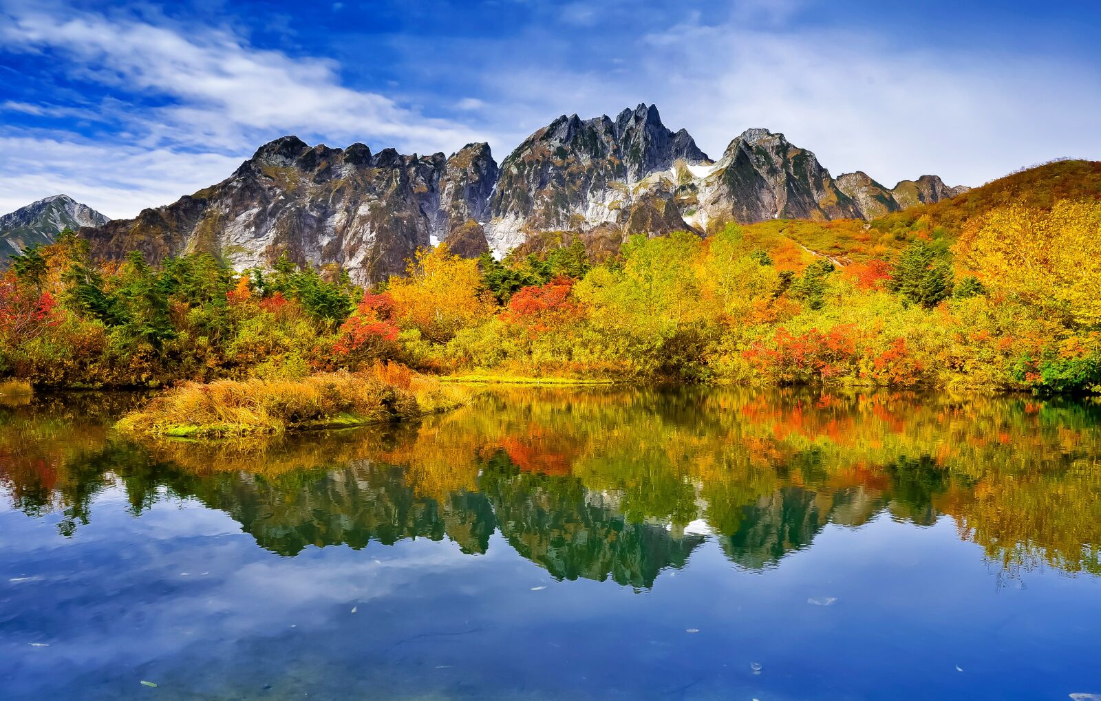 Nikon D800E sample photo. Mountainous landscape, autumnal leaves photography