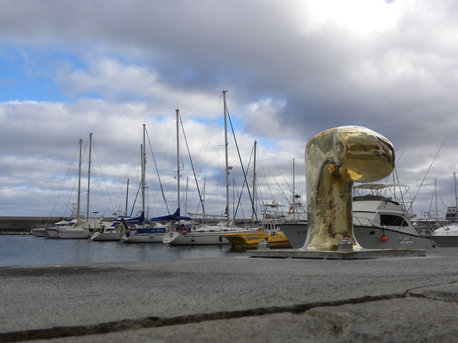 Nikon Coolpix P90 sample photo. Bollard, spring, boats photography
