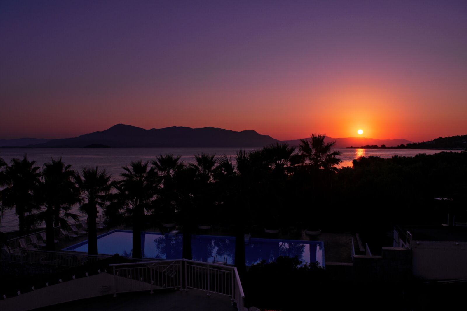 Nikon D3300 sample photo. Sunrise, resort, silhouette photography