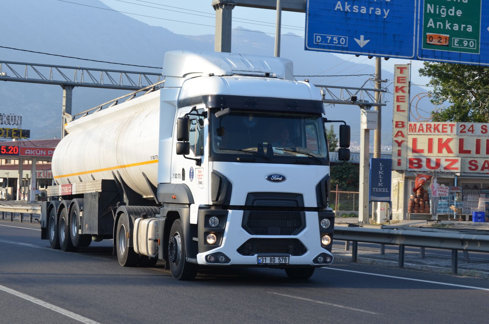 Nikon D5100 sample photo. Trucks, truck, bus photography