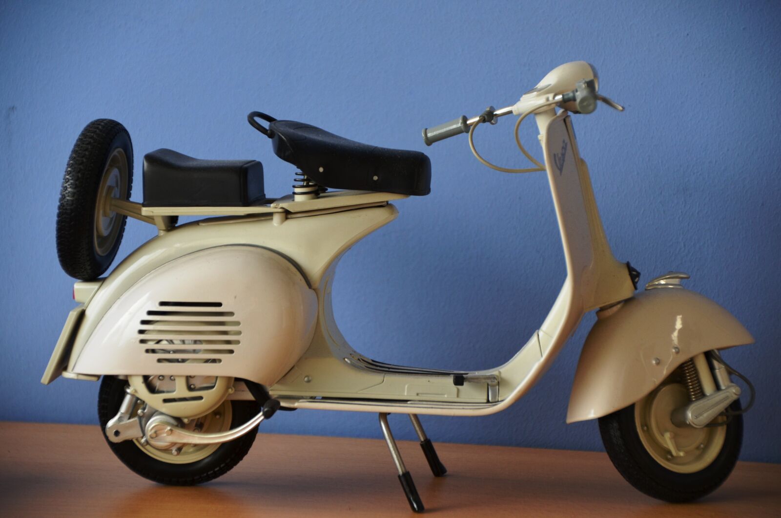 Nikon D5100 sample photo. Vespa, model, scooter photography