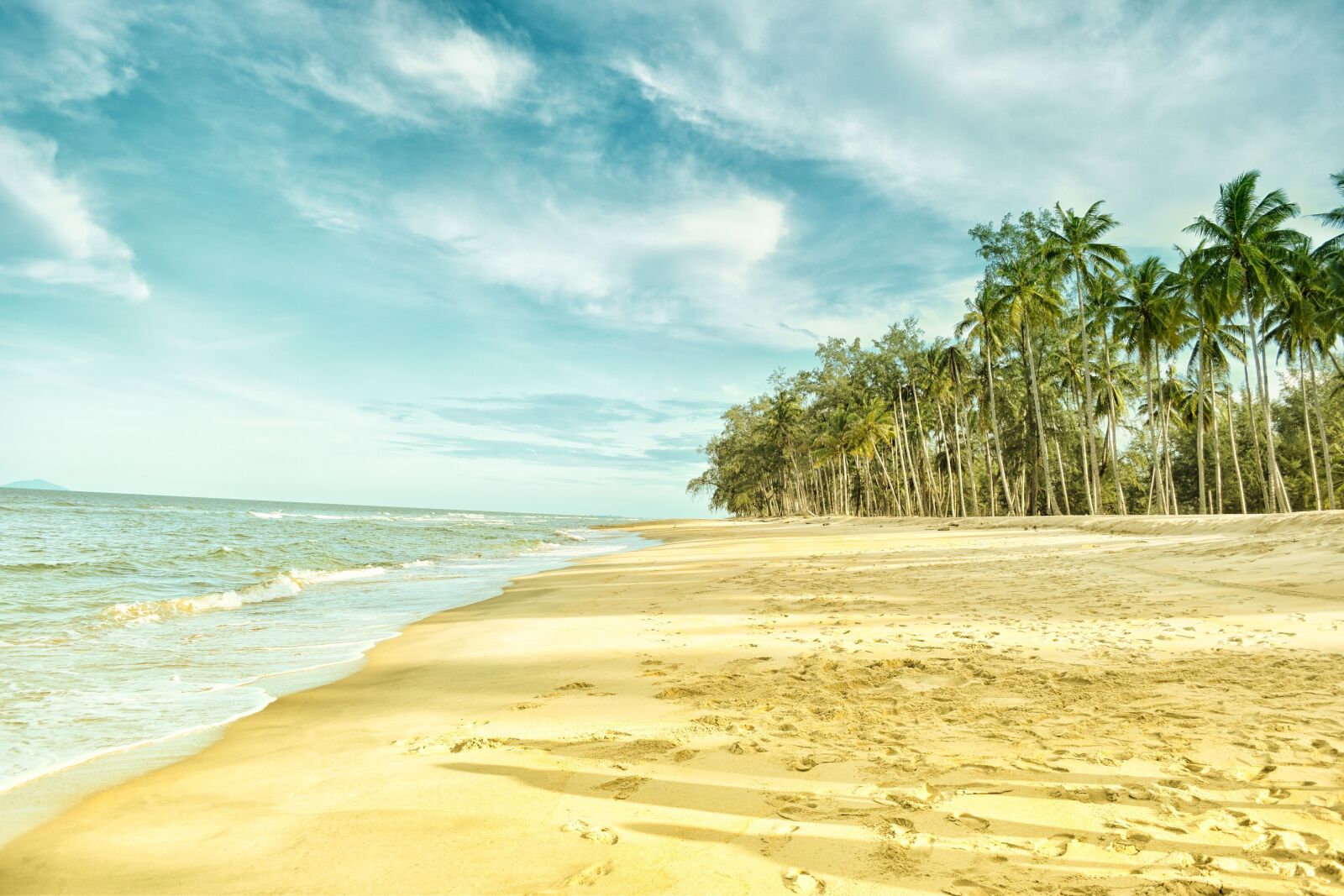 Nikon D5500 sample photo. Beach, sky, travel photography
