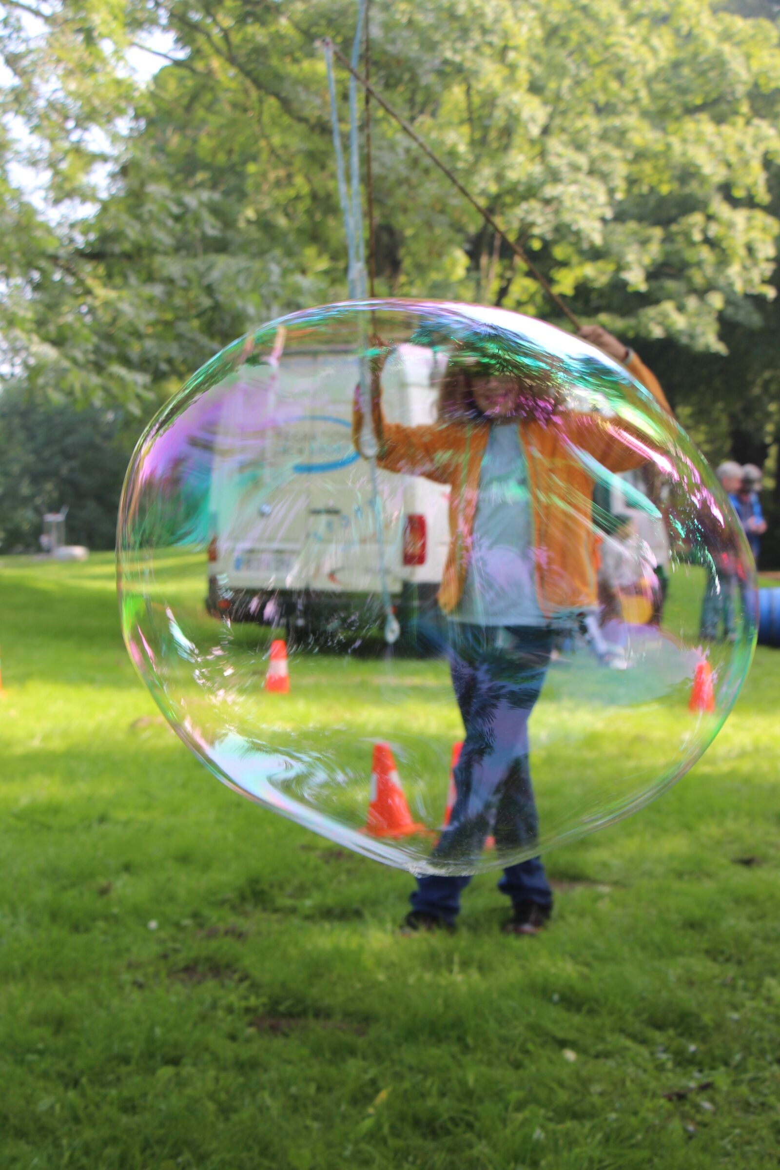 Canon EOS 700D (EOS Rebel T5i / EOS Kiss X7i) sample photo. Soap bubbles, large, human photography