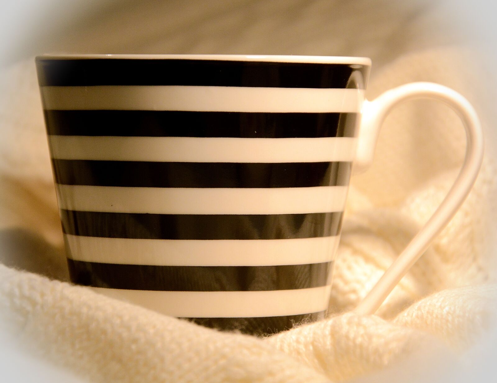 Nikon D7100 sample photo. Mug, striped, cap photography