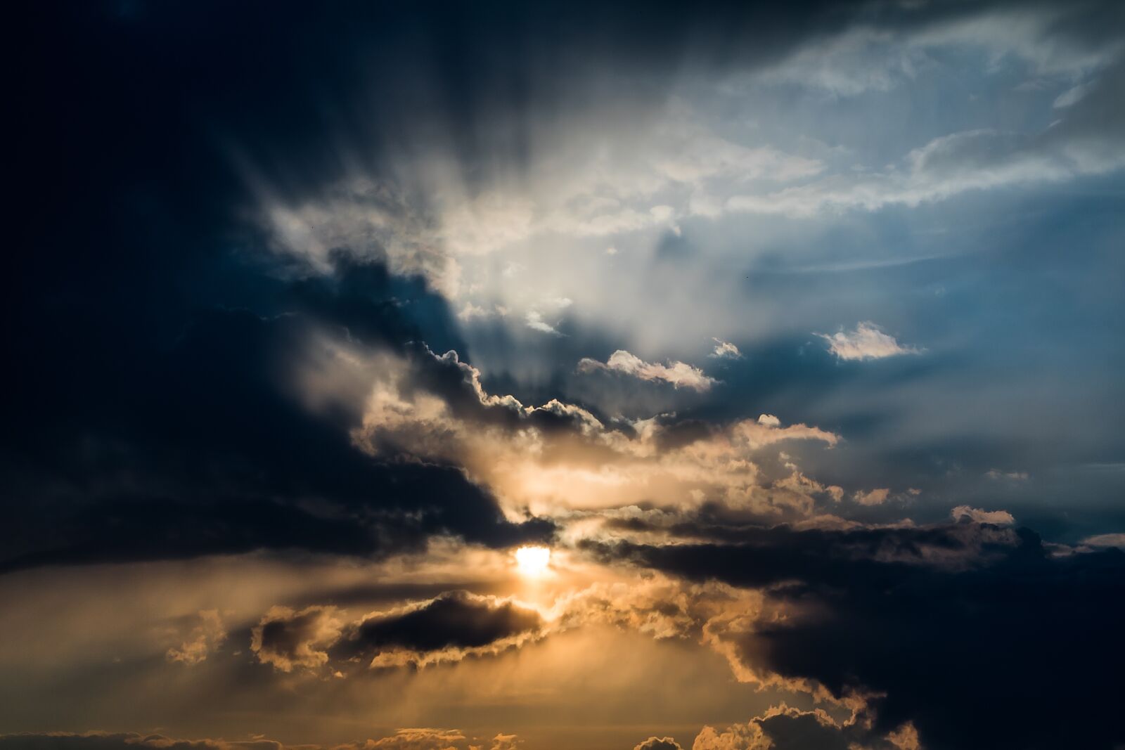 Canon EOS 750D (EOS Rebel T6i / EOS Kiss X8i) sample photo. Sun, sunset, sunbeam photography