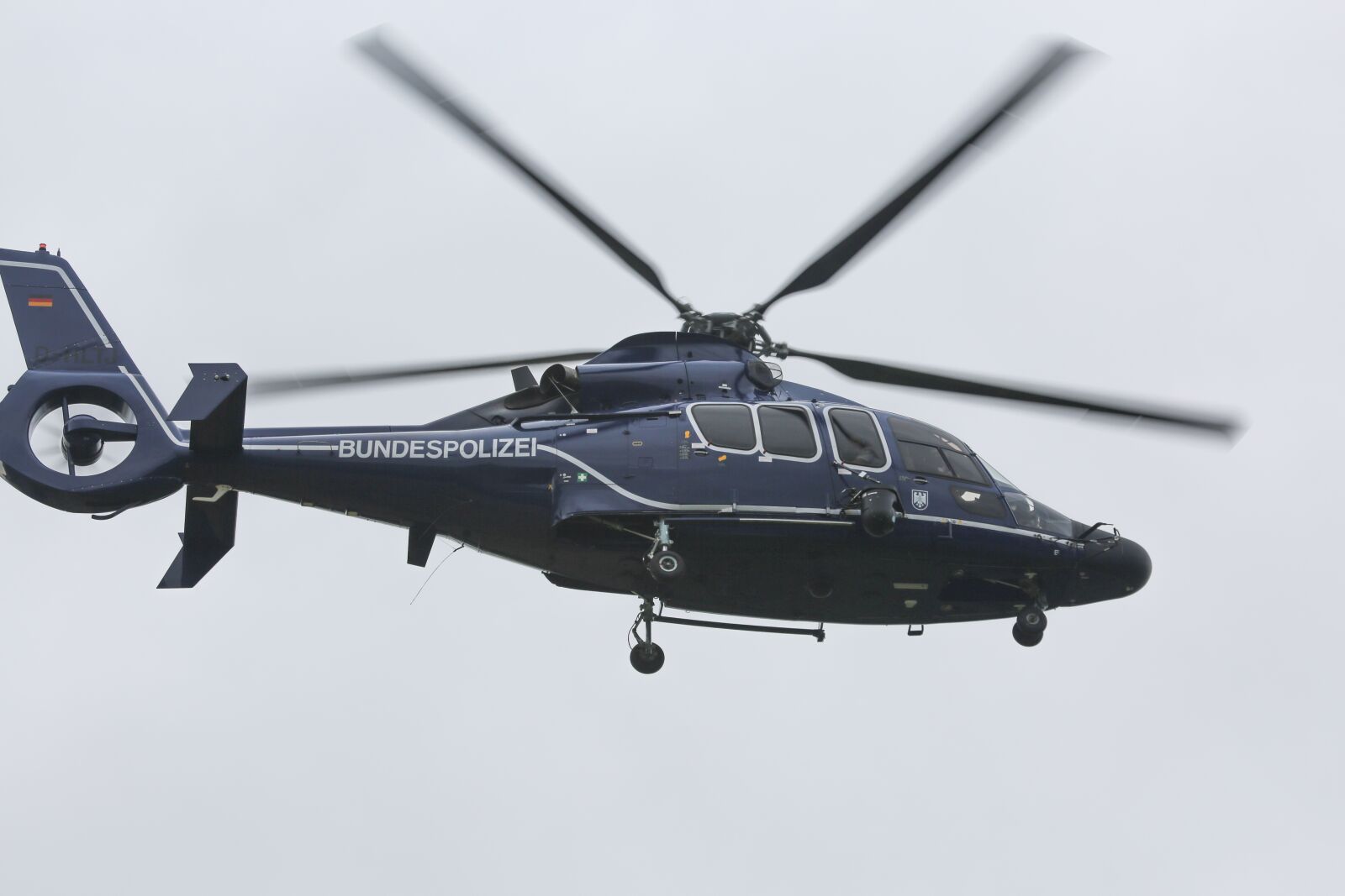 Canon EF 100-400mm F4.5-5.6L IS USM sample photo. Federal police, helicopter, heli photography