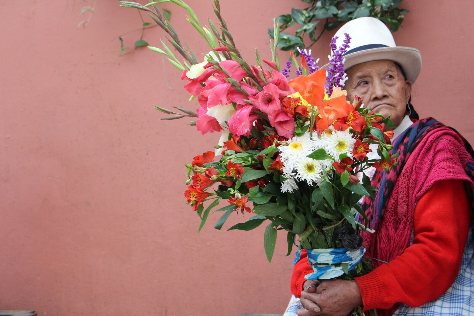 Canon EOS 700D (EOS Rebel T5i / EOS Kiss X7i) sample photo. Selling flowers, flowers, women photography
