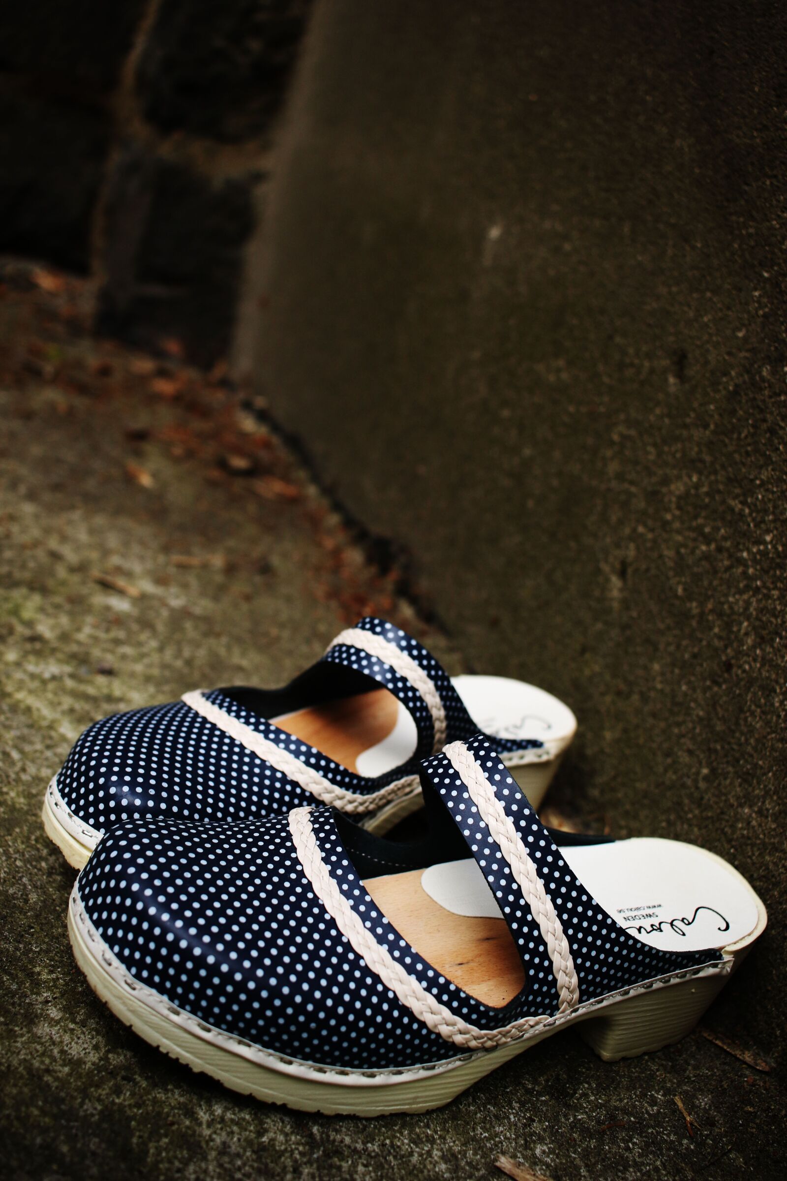 Canon EOS 7D Mark II + Canon EF-S 24mm F2.8 STM sample photo. Shoes, clogs, footwear photography