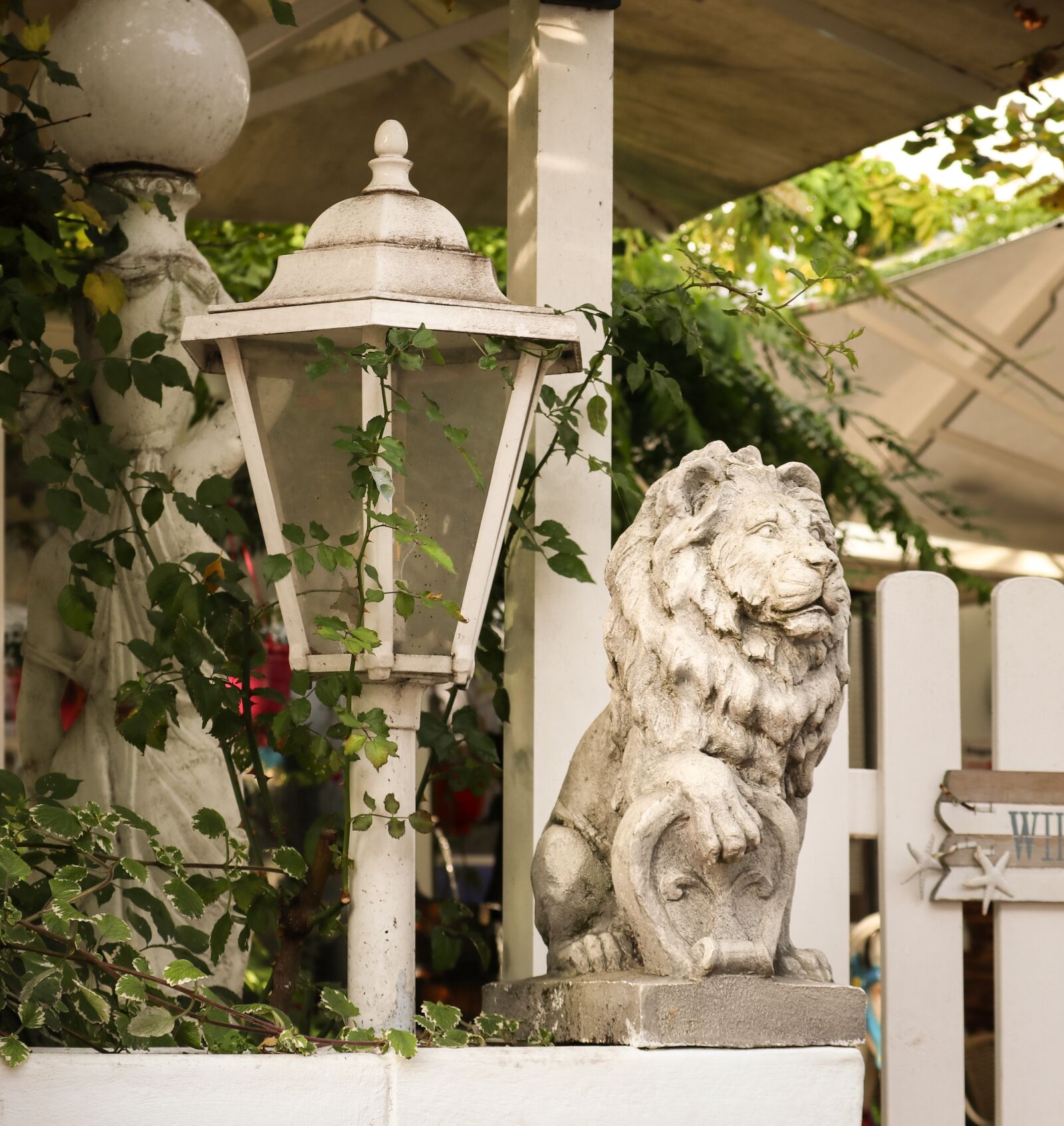 Canon EOS M100 sample photo. Lion, sculpture, stone photography
