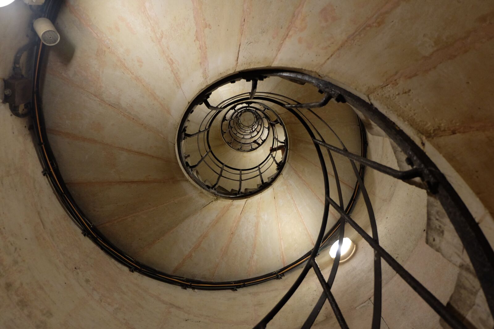 Fujifilm X-M1 sample photo. Staircase, stairs, france photography