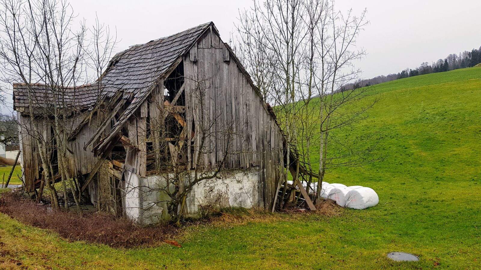 Samsung Galaxy S8 sample photo. Barn, landscape, switzerland photography