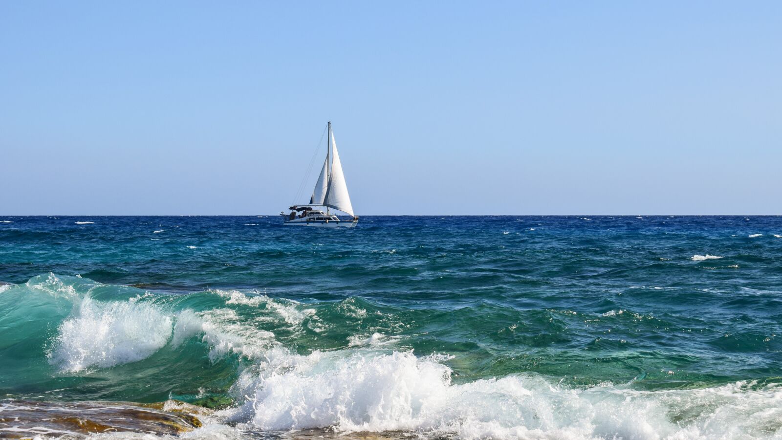 Nikon D3300 sample photo. Wave, sea, spray photography