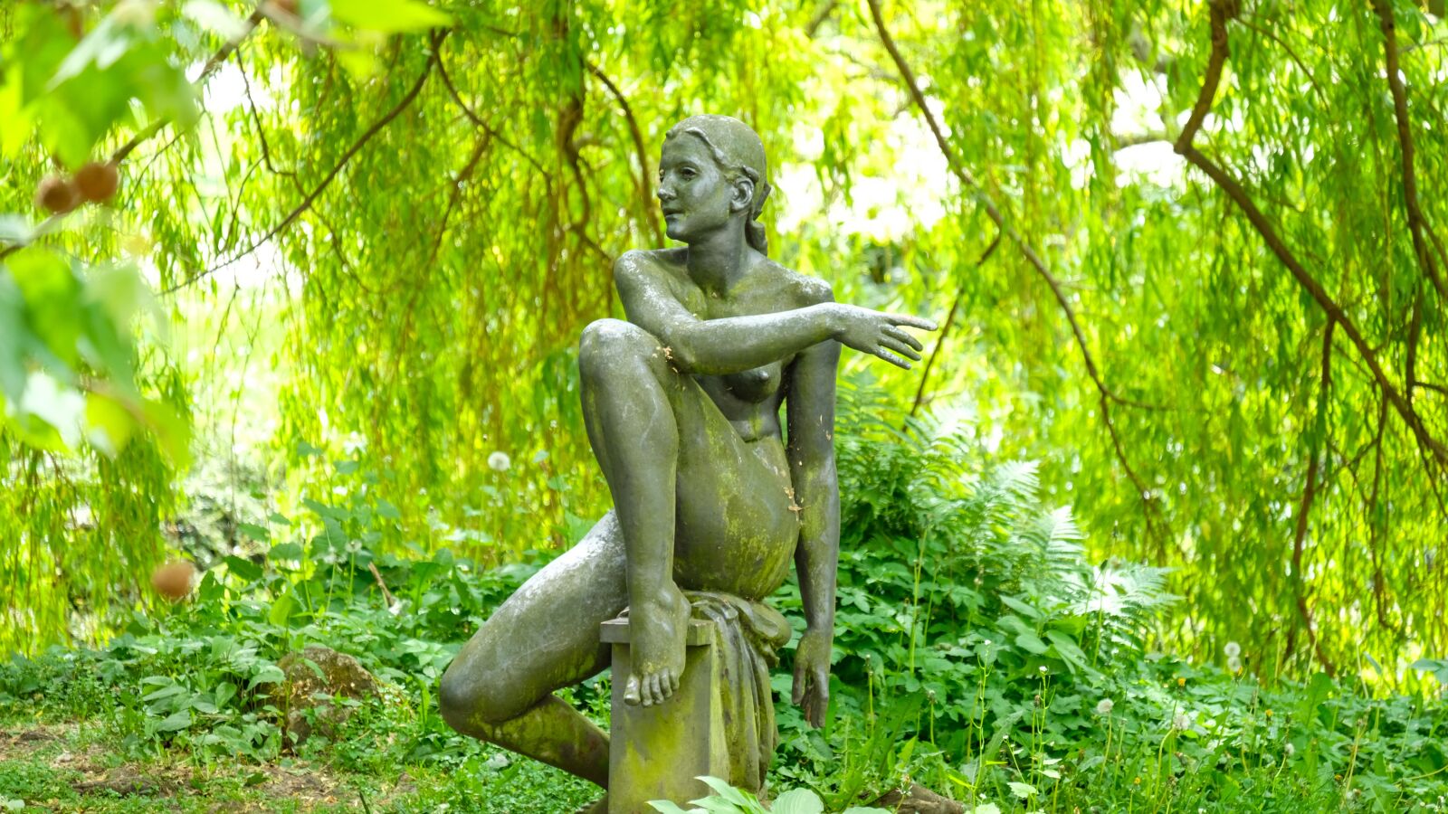 Fujifilm X-T2 + Fujifilm XF 55-200mm F3.5-4.8 R LM OIS sample photo. Statue, spring, summer photography