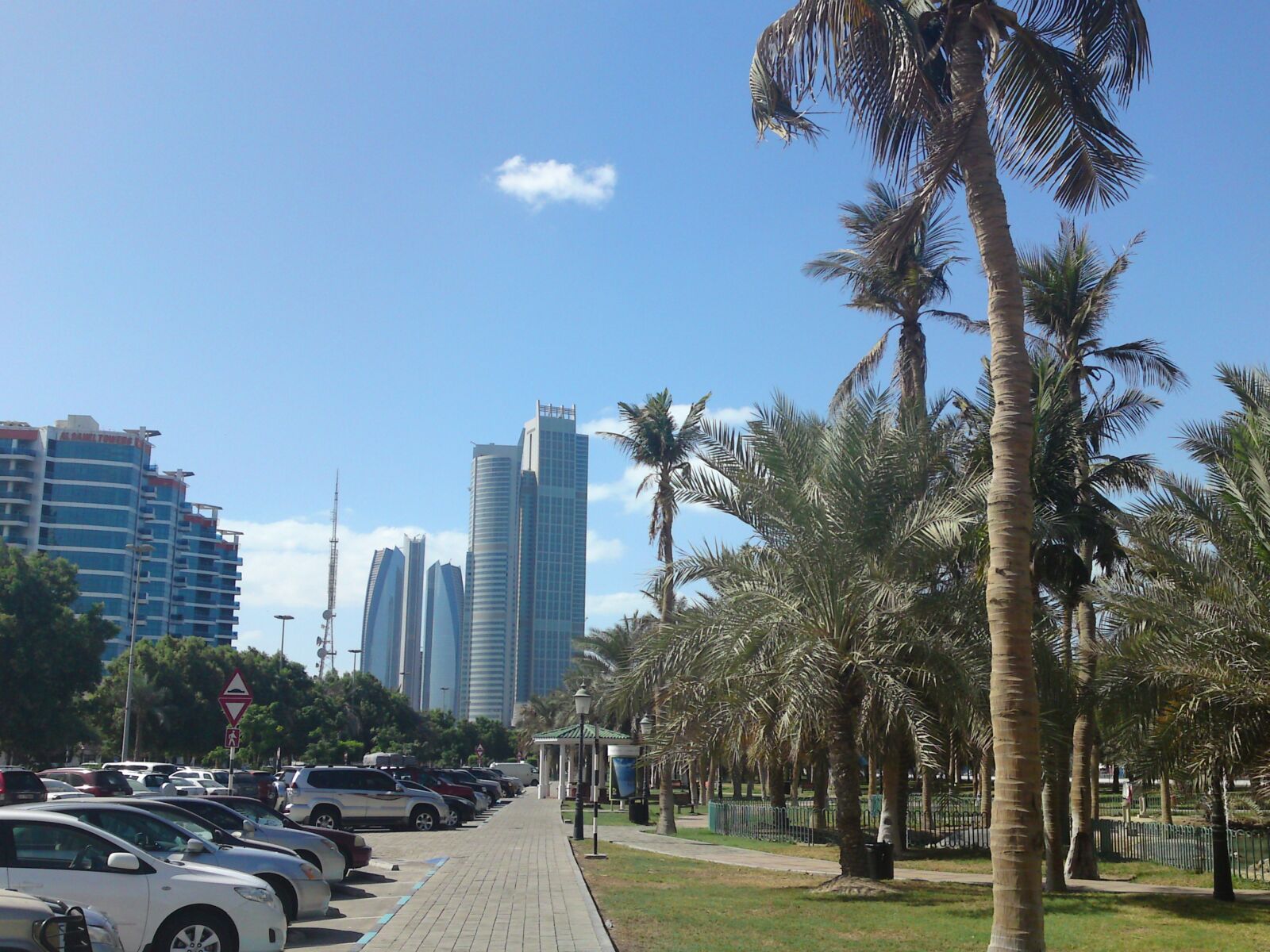 Sony Ericsson C905 sample photo. Abu dhabi, summer, u photography
