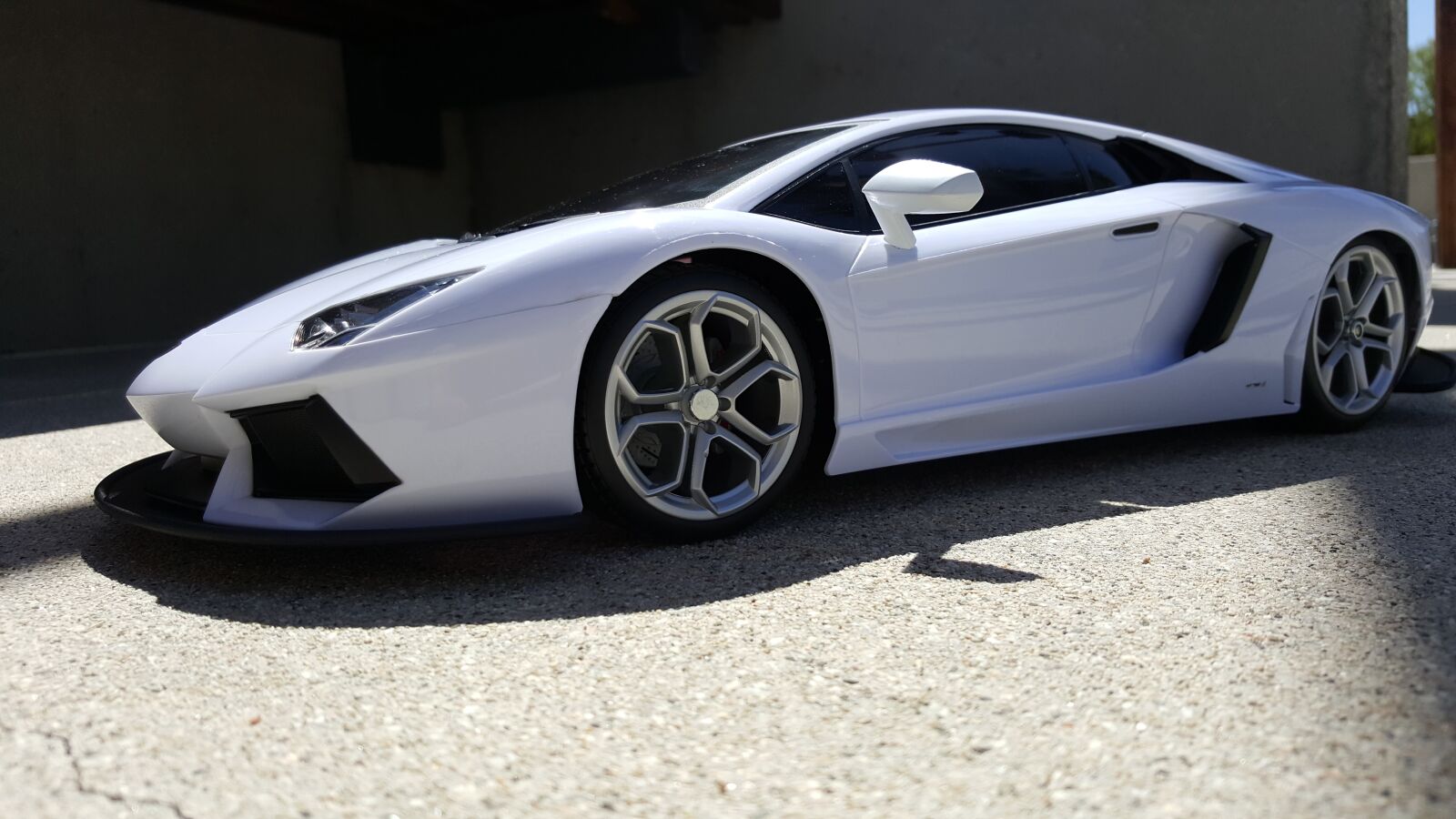 Samsung Galaxy Note5 sample photo. Ferrari toy car, white photography