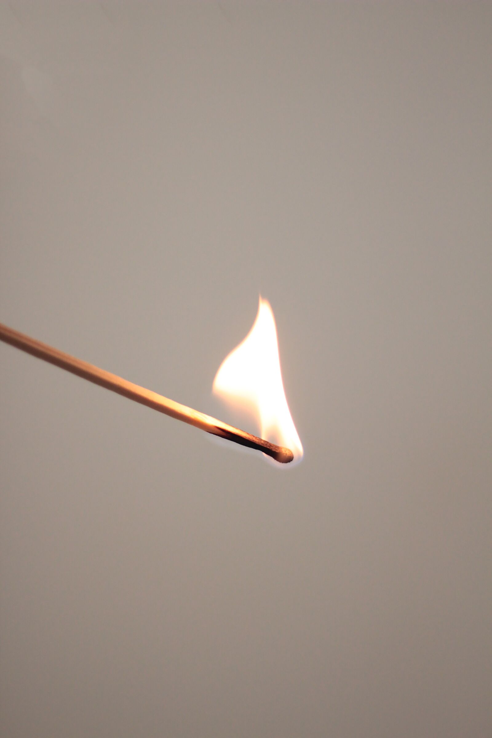 Canon EOS 600D (Rebel EOS T3i / EOS Kiss X5) + Canon EF 50mm F1.8 STM sample photo. Match, fire, flame photography