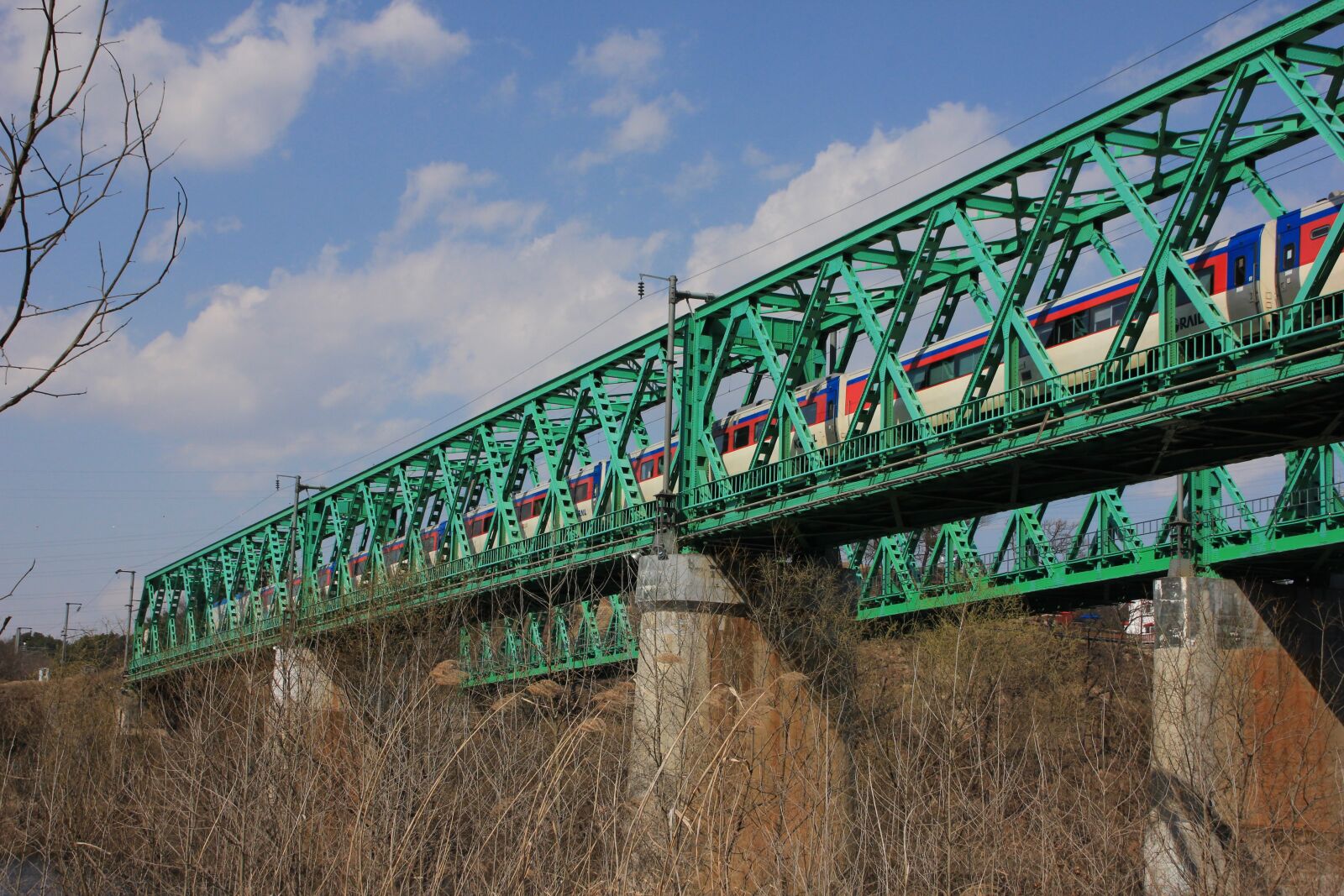 Canon EOS 600D (Rebel EOS T3i / EOS Kiss X5) sample photo. Korea, railway, transportation photography