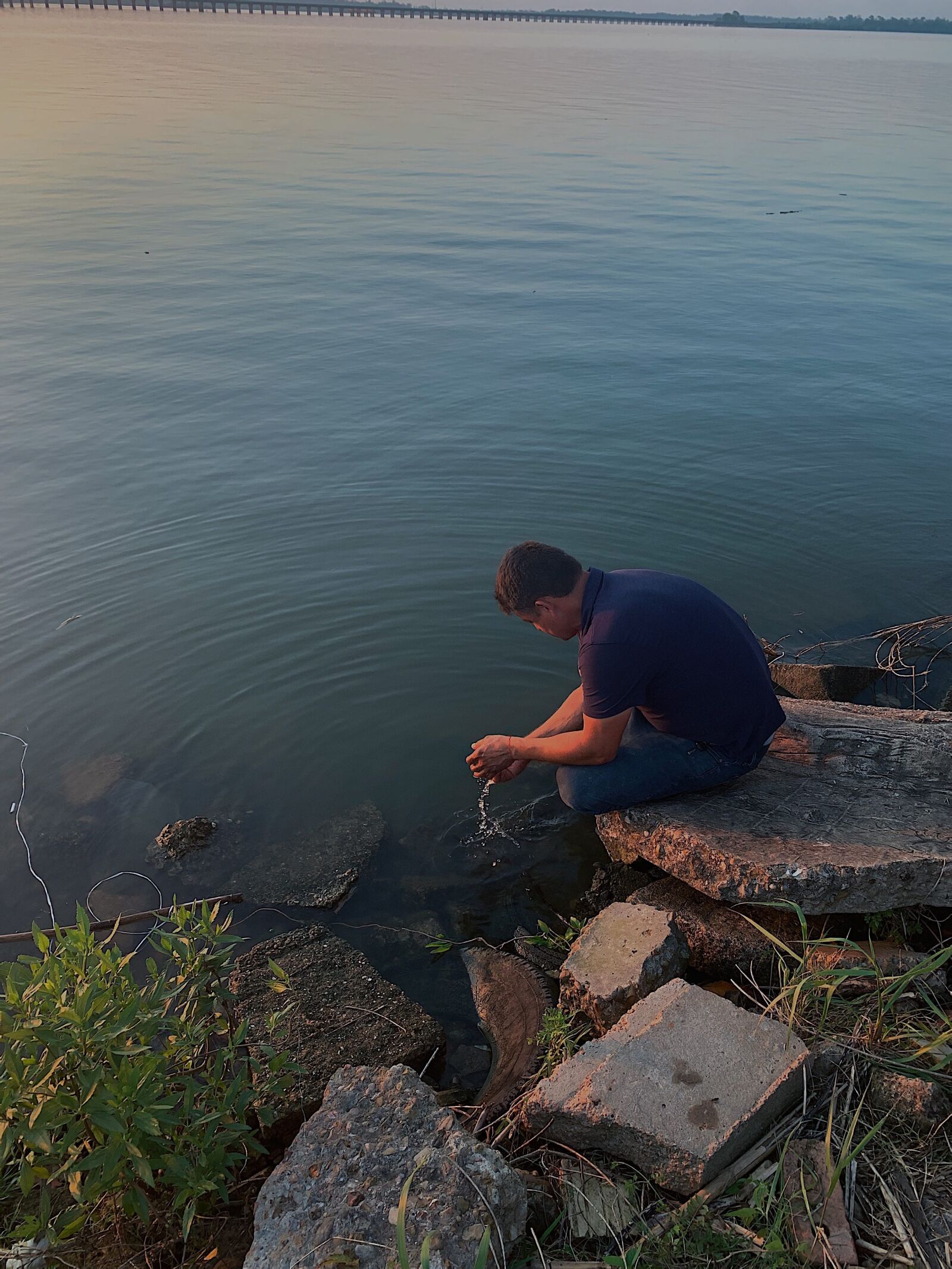 iPhone XR back camera 4.25mm f/1.8 sample photo. Water, rocks, nature photography