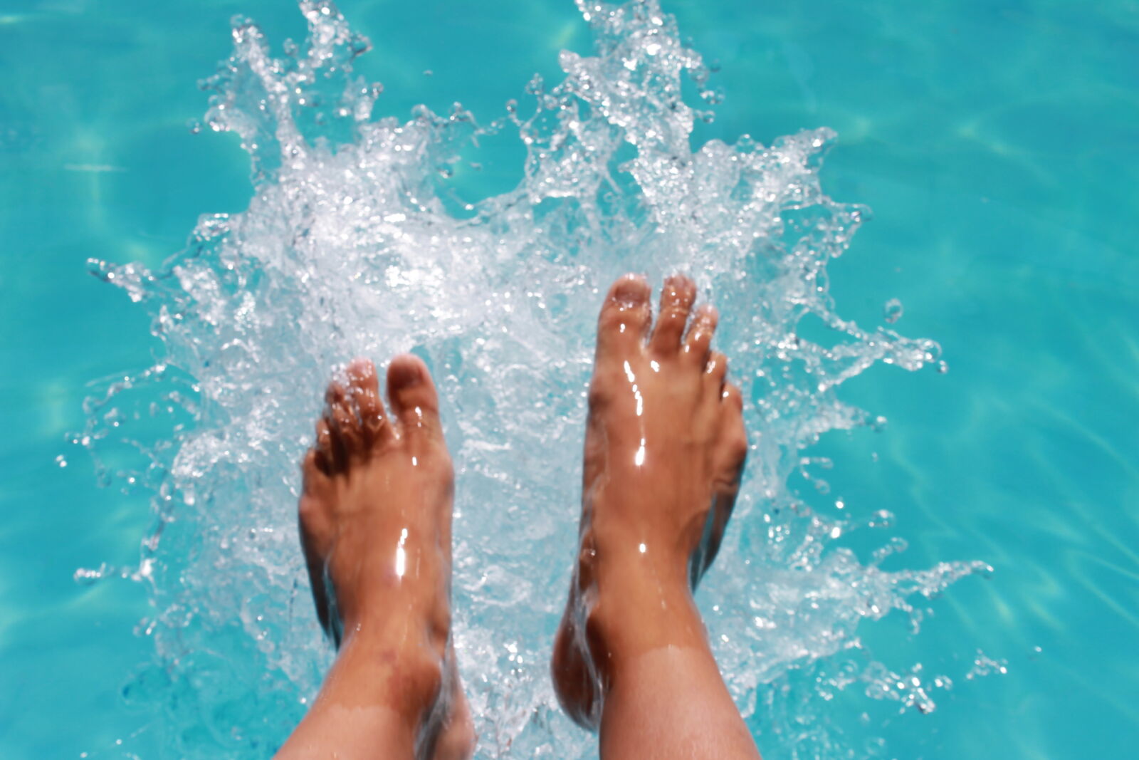 Canon EOS 1100D (EOS Rebel T3 / EOS Kiss X50) sample photo. Feet, summer, water photography