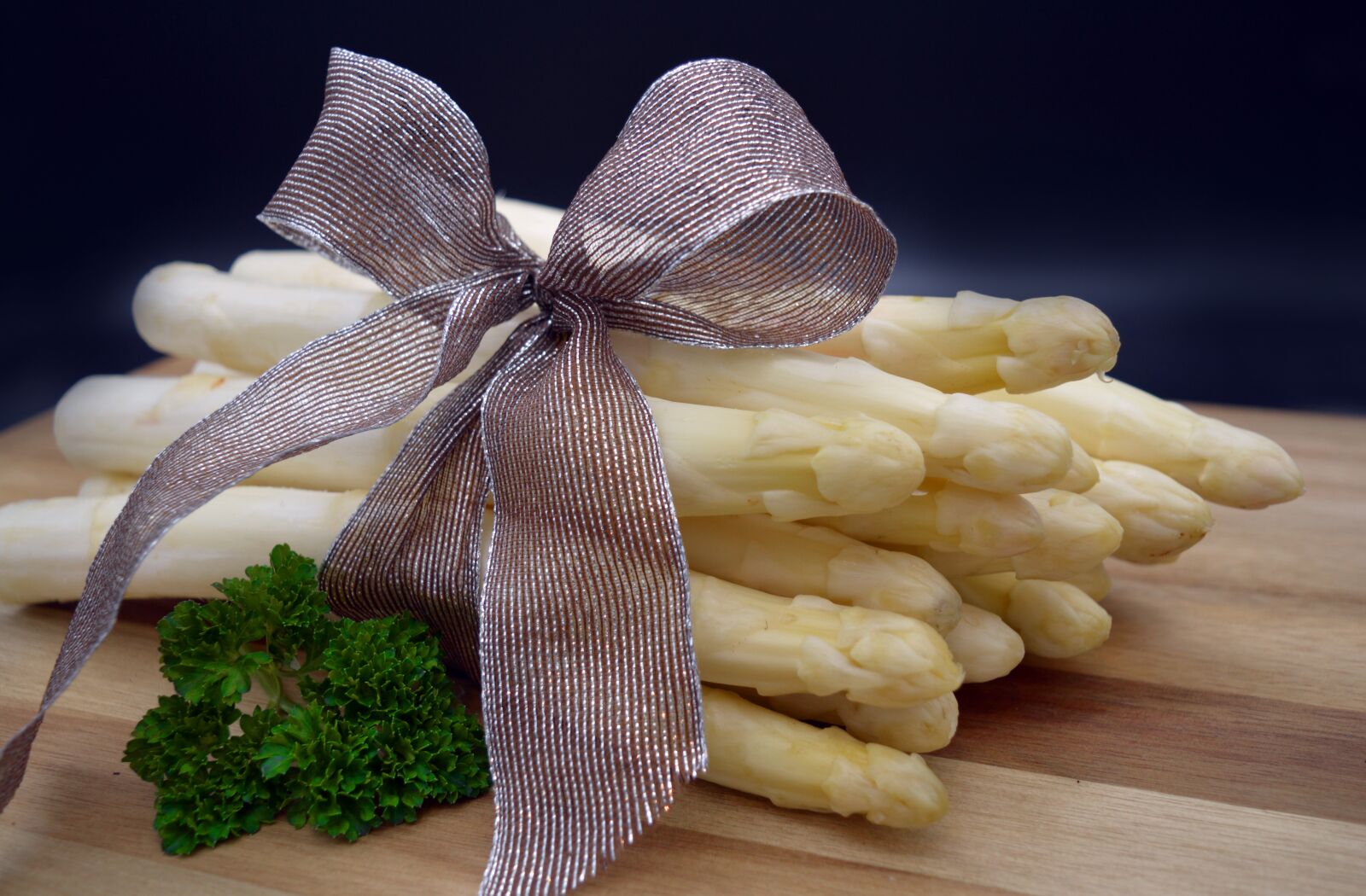 Nikon D3200 sample photo. Asparagus, vegetables, bound photography