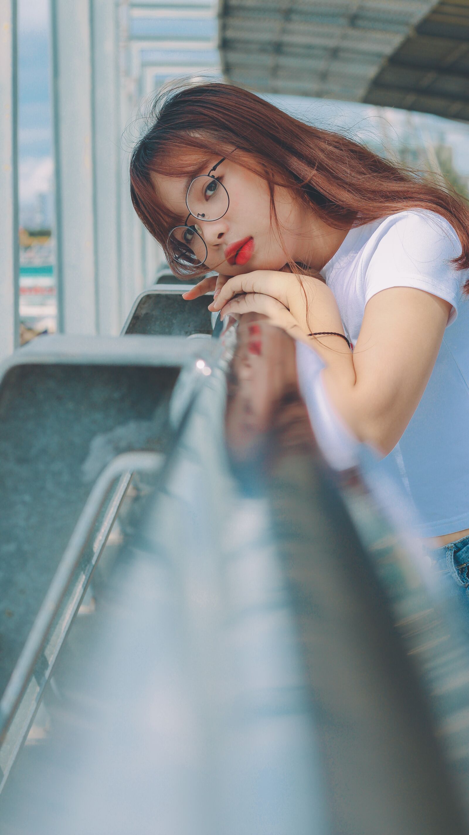 Canon EOS 700D (EOS Rebel T5i / EOS Kiss X7i) + Canon EF 50mm F1.8 STM sample photo. Girl, glasses, model photography