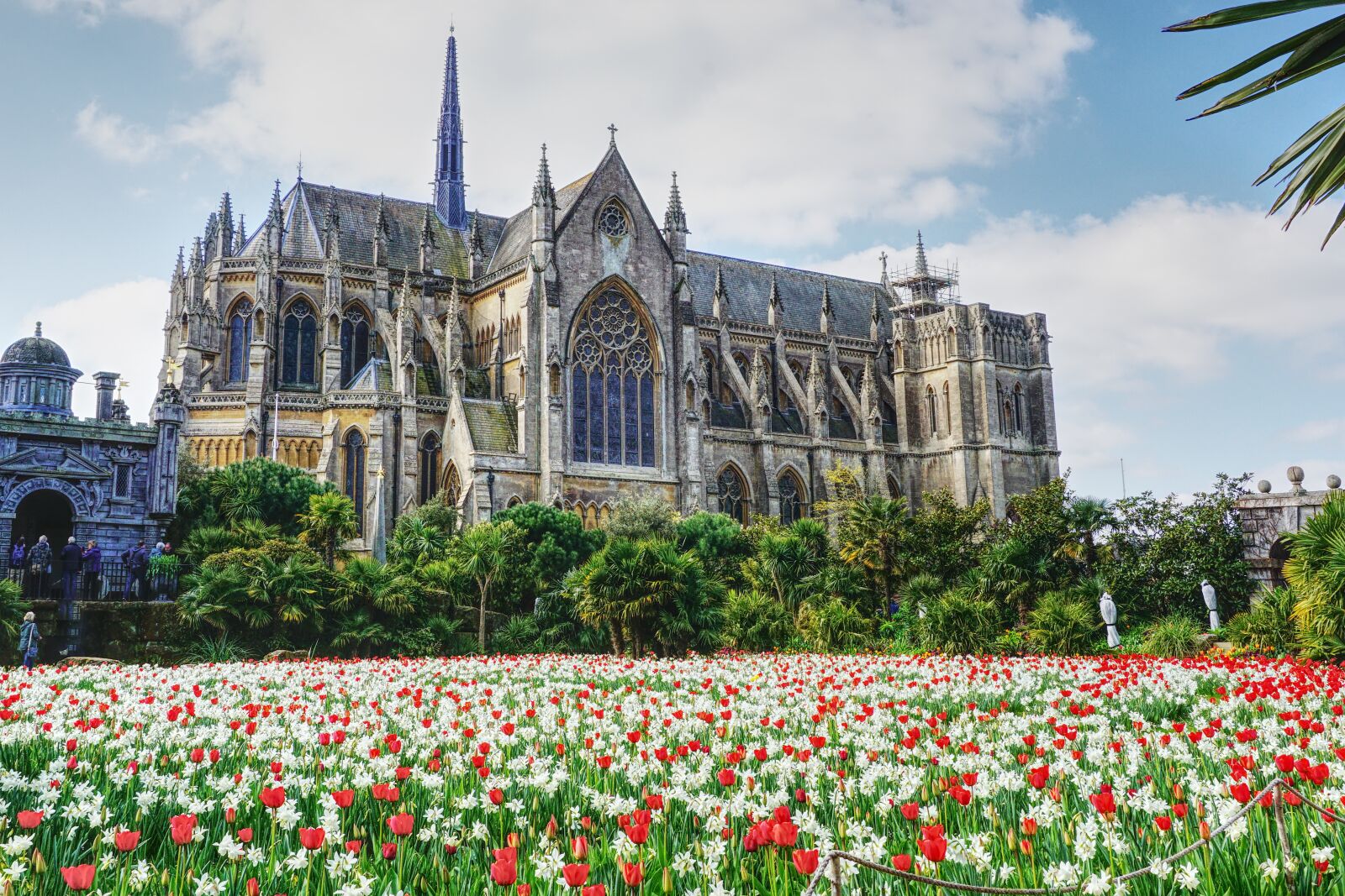 Sony E 16-50mm F3.5-5.6 PZ OSS sample photo. Arundal, cathedral, tulip festval photography