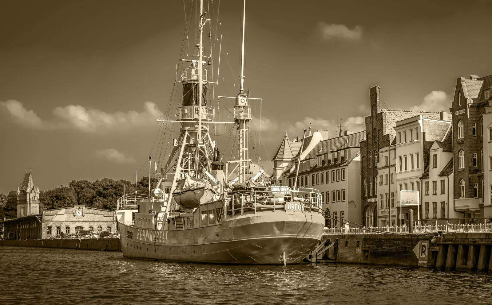 Sony a7 II + Sony FE 28-70mm F3.5-5.6 OSS sample photo. Ship, beacon ship, pier photography