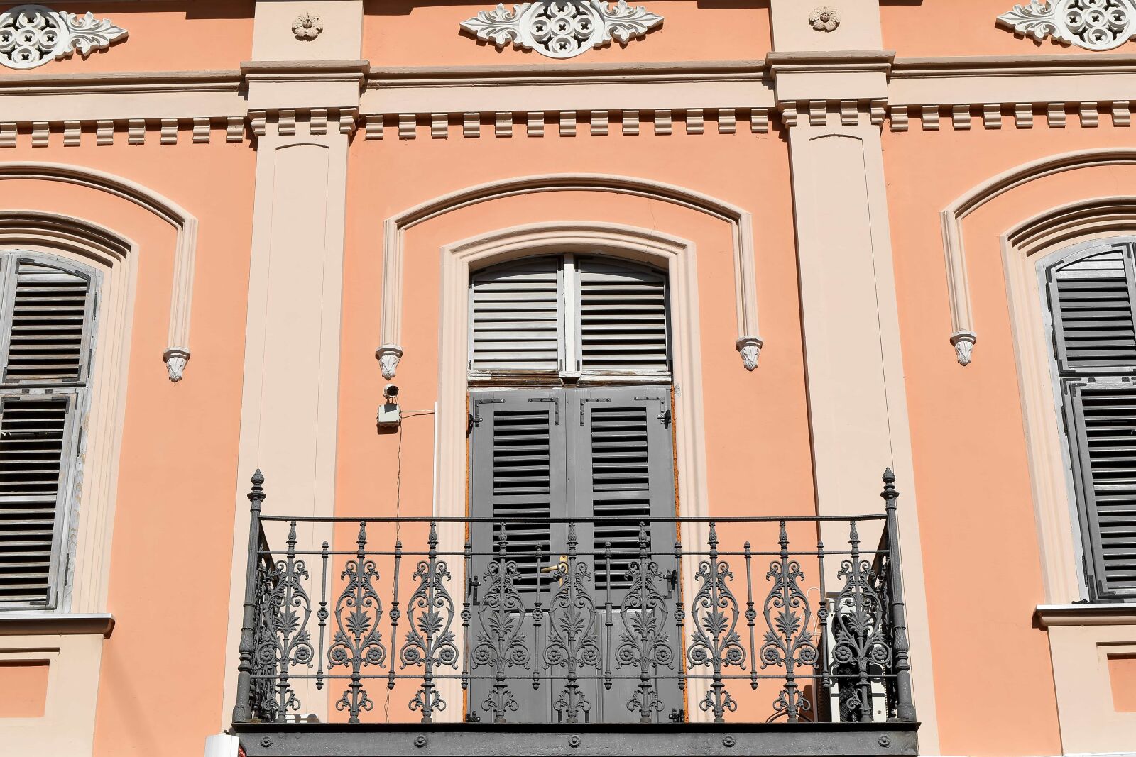 Nikon D5500 sample photo. Residence, balcony, building, facade photography
