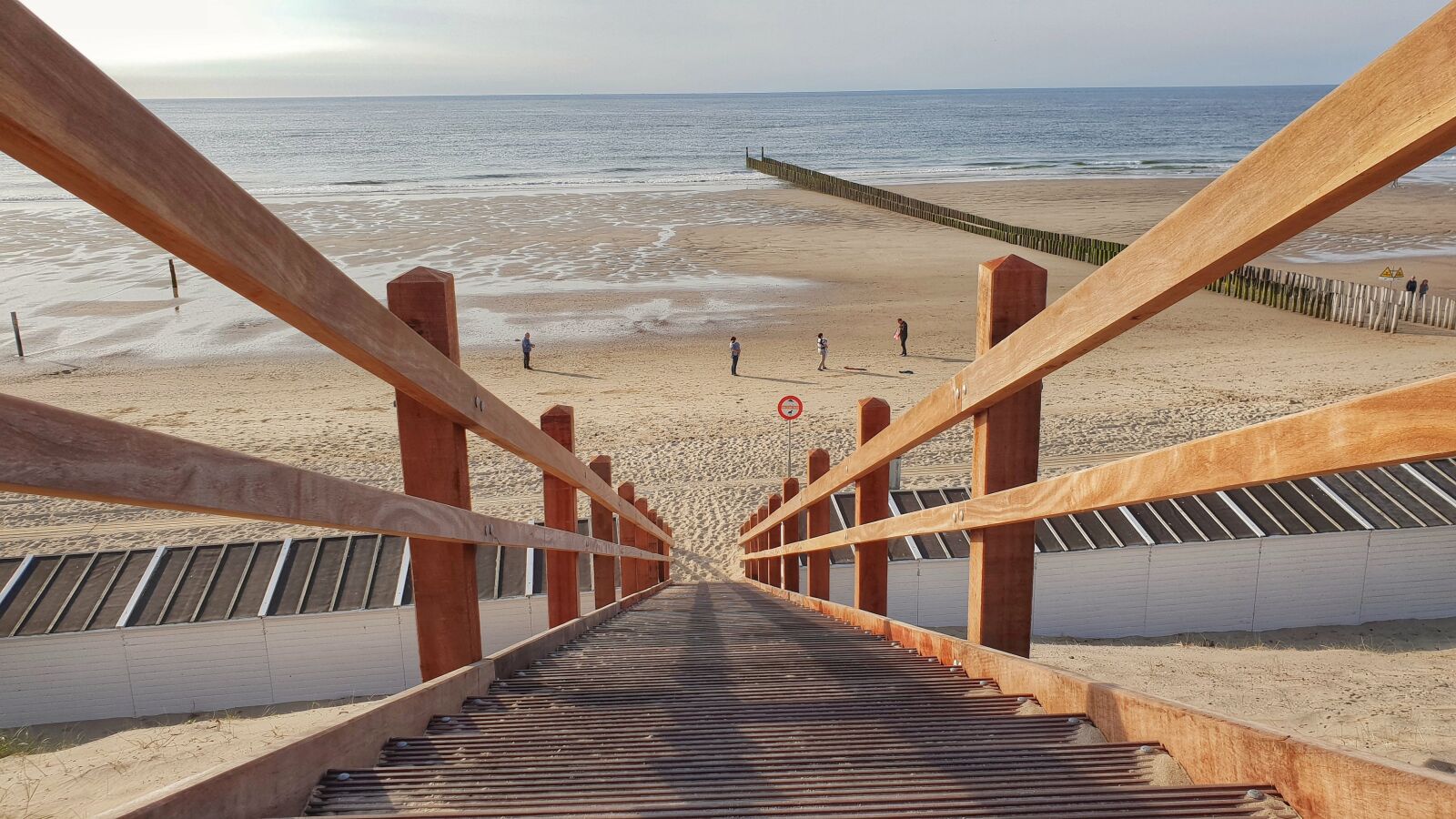 Samsung Galaxy S9 sample photo. Beach, gradually, railing photography