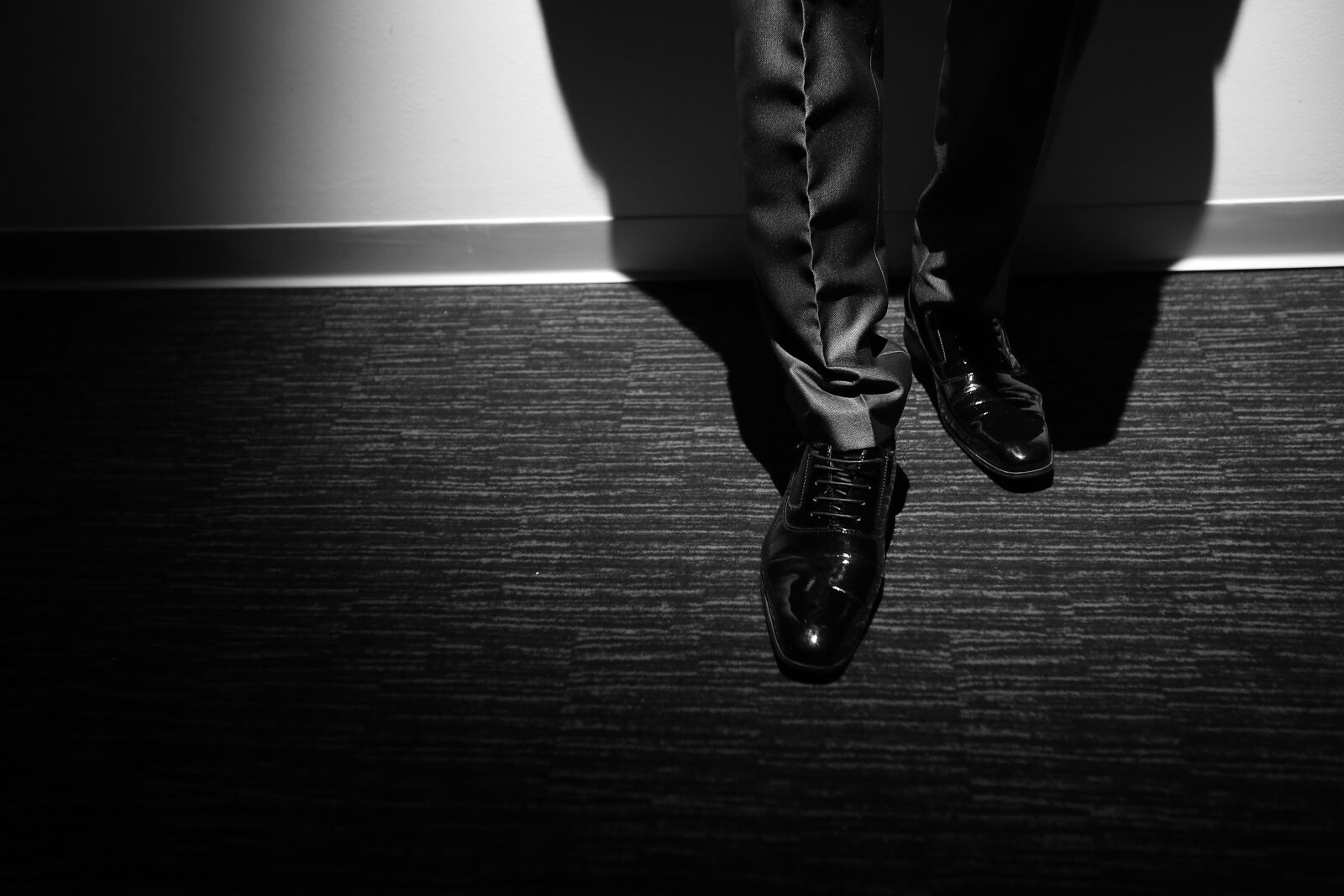 Canon EF 16-35mm F2.8L II USM sample photo. Shoes, man, leather, shining photography