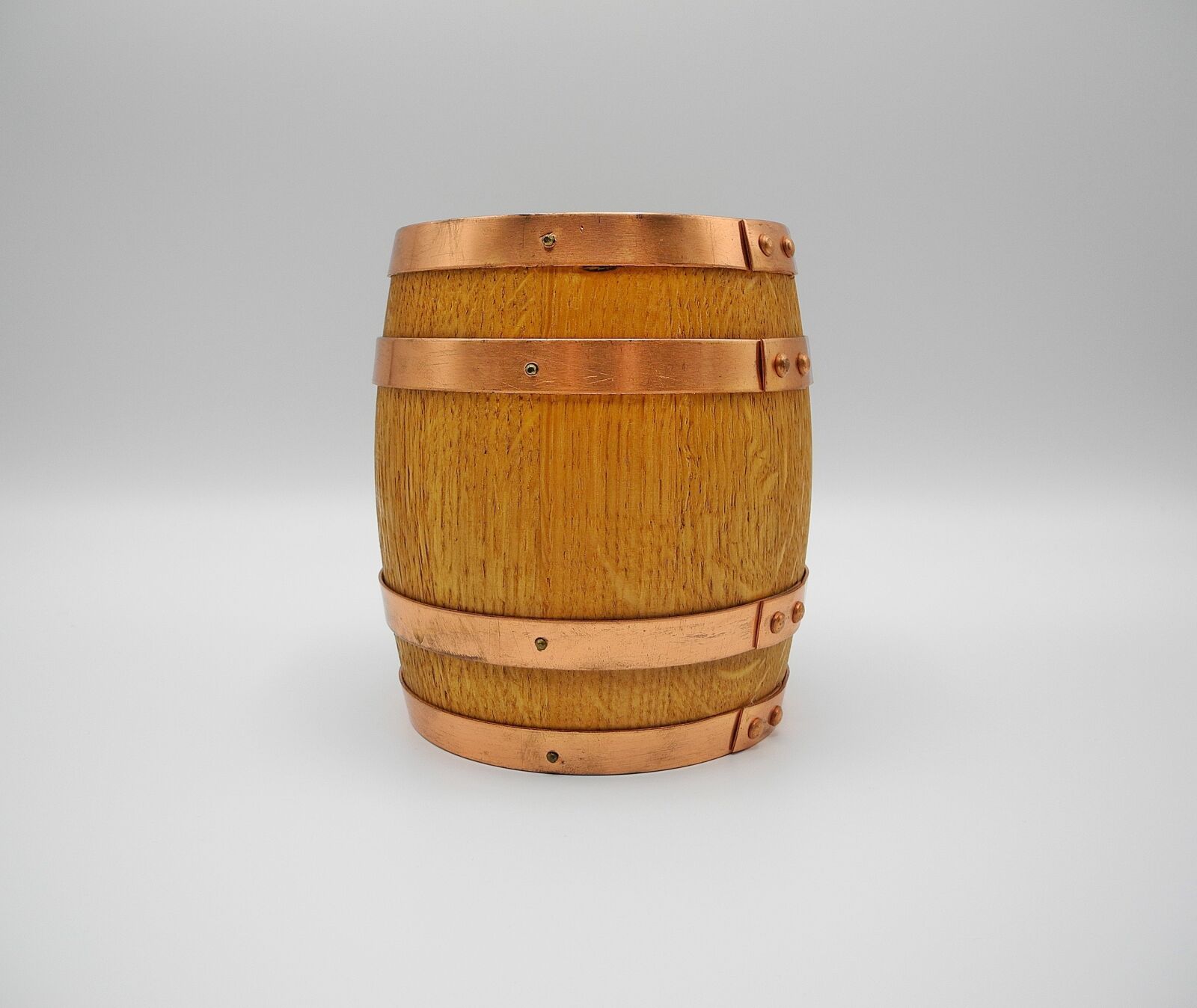 Nikon Coolpix P7000 sample photo. Barrel, miniature, wood photography