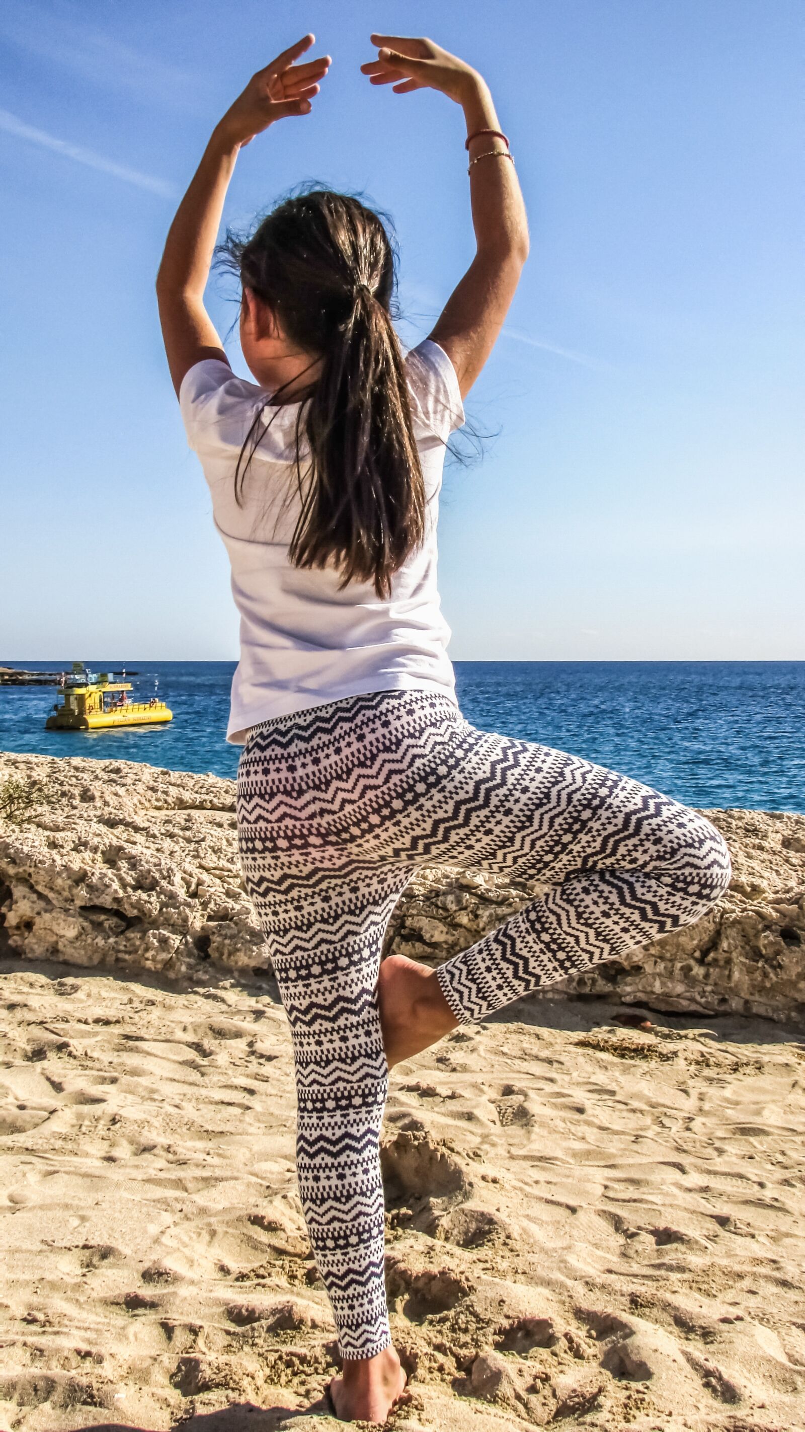 Canon PowerShot SX400 IS sample photo. Girl, dancing, beach photography