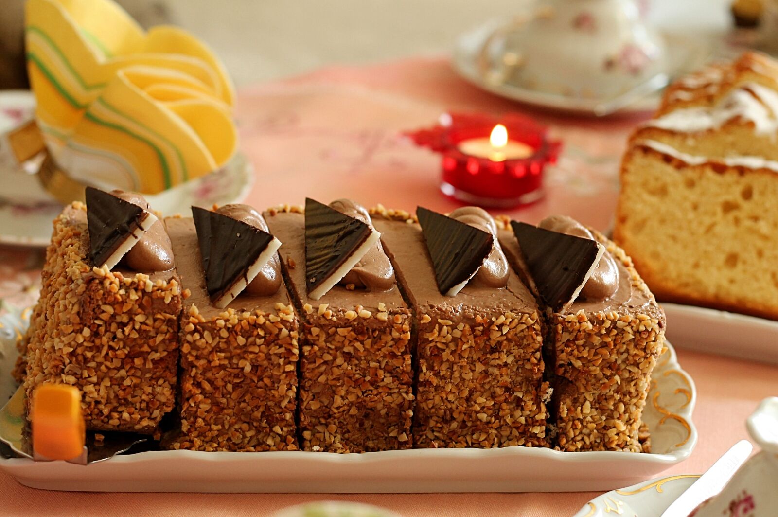 Canon EOS 1100D (EOS Rebel T3 / EOS Kiss X50) + Canon EF 50mm F1.8 II sample photo. Cake, scrap, candle photography