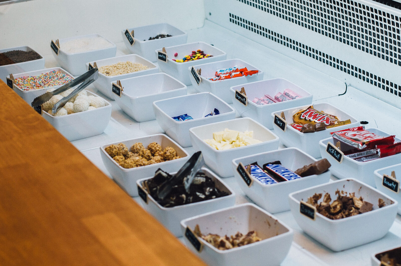 Nikon D3200 + Nikon AF-S Nikkor 50mm F1.8G sample photo. Bar, candy, chocolate, food photography