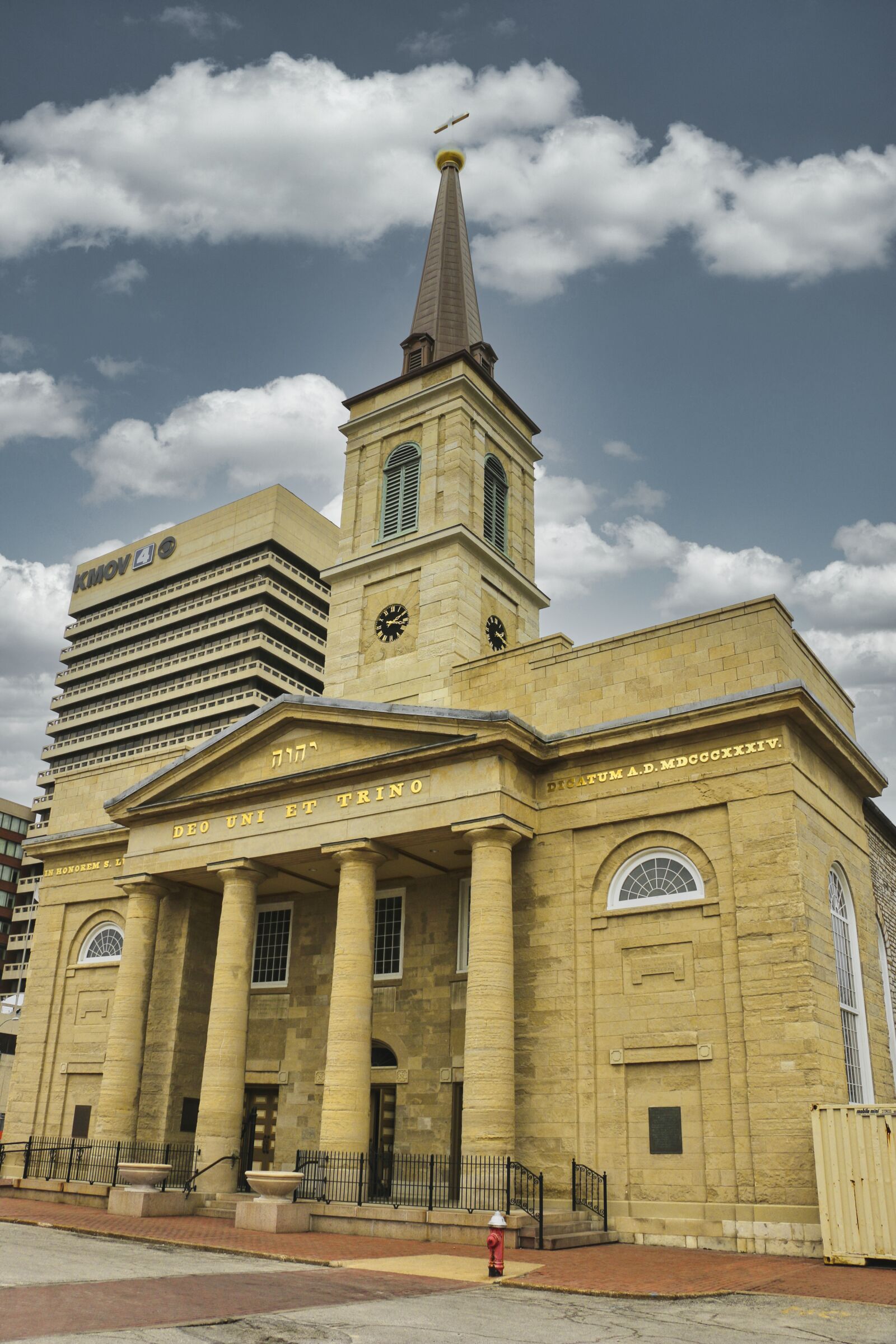 Canon EF-S 18-135mm F3.5-5.6 IS STM sample photo. Saint, louis, church photography