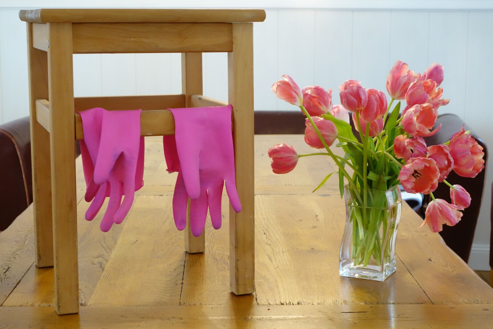 Sony Cyber-shot DSC-RX100 II sample photo. Fr hjahrsputz, plaster gloves photography