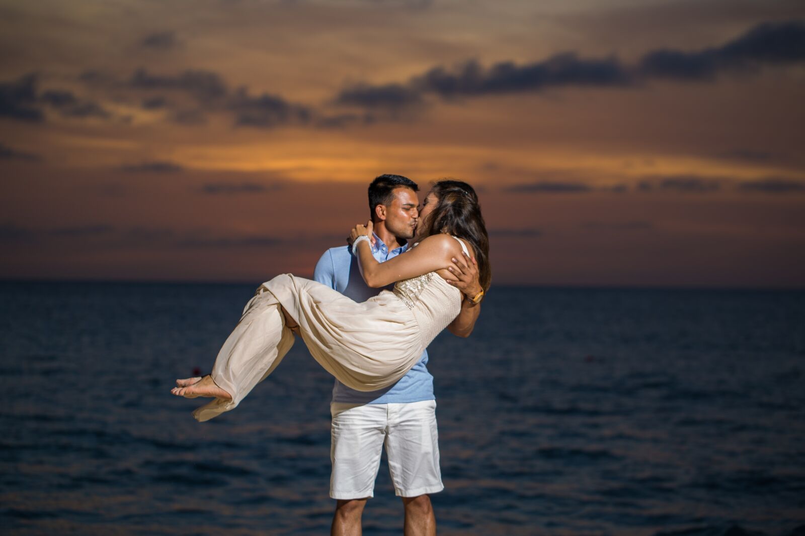 Canon EF 100mm F2.8L Macro IS USM sample photo. Couple, romantic, aruba photography