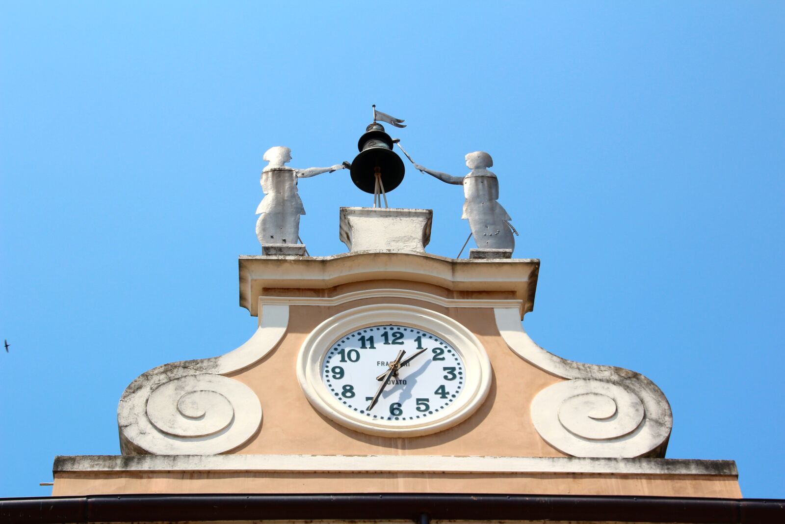 Canon EOS 600D (Rebel EOS T3i / EOS Kiss X5) sample photo. Church clock, bell, church photography