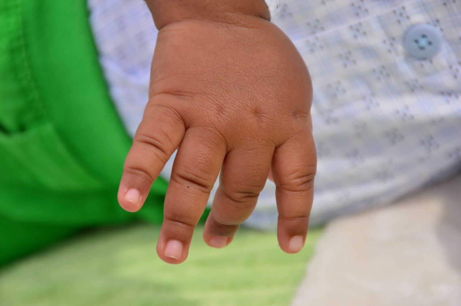 Nikon D3200 sample photo. Baby, hand, fingers photography