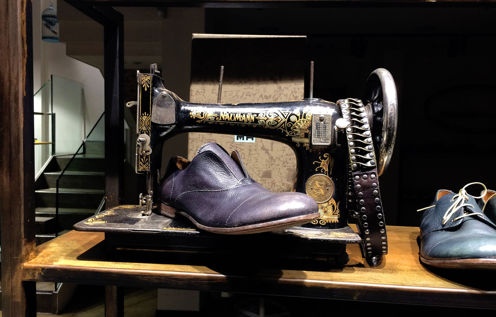 iPhone 5s back camera 4.12mm f/2.2 sample photo. Dark, display, interior, sewing photography