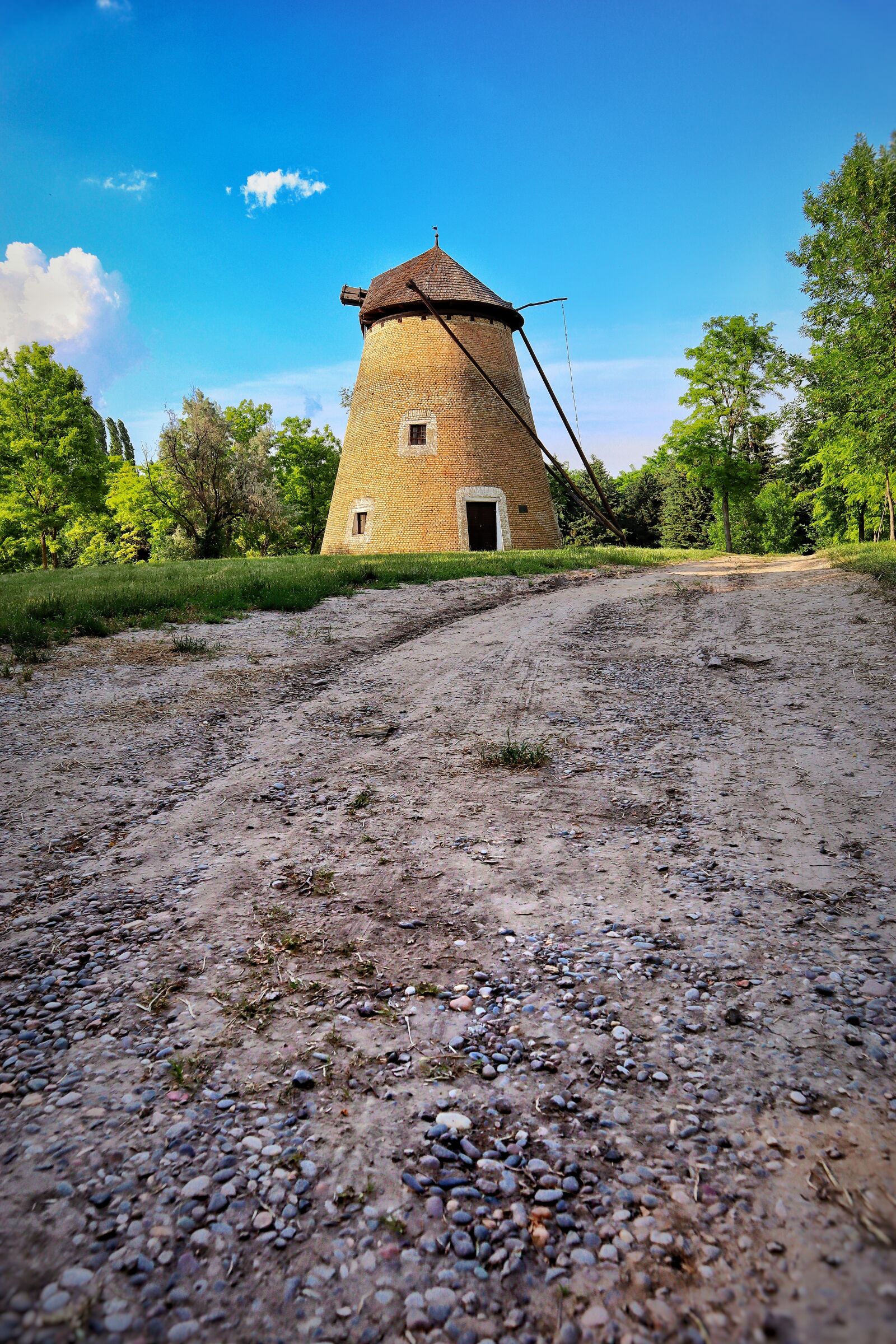 Canon EF-M 15-45mm F3.5-6.3 IS STM sample photo. Mill, building, old photography