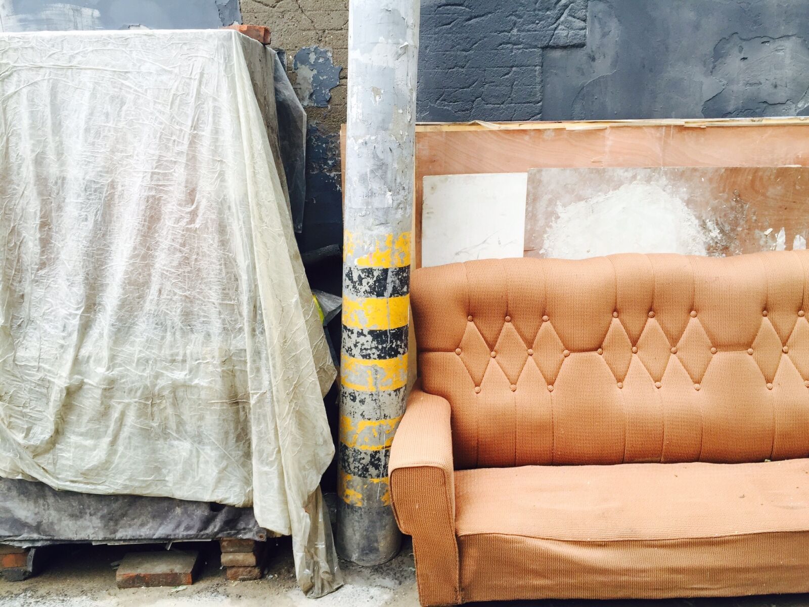 iPhone 6 Plus back camera 4.15mm f/2.2 sample photo. Sofa, street, alley photography