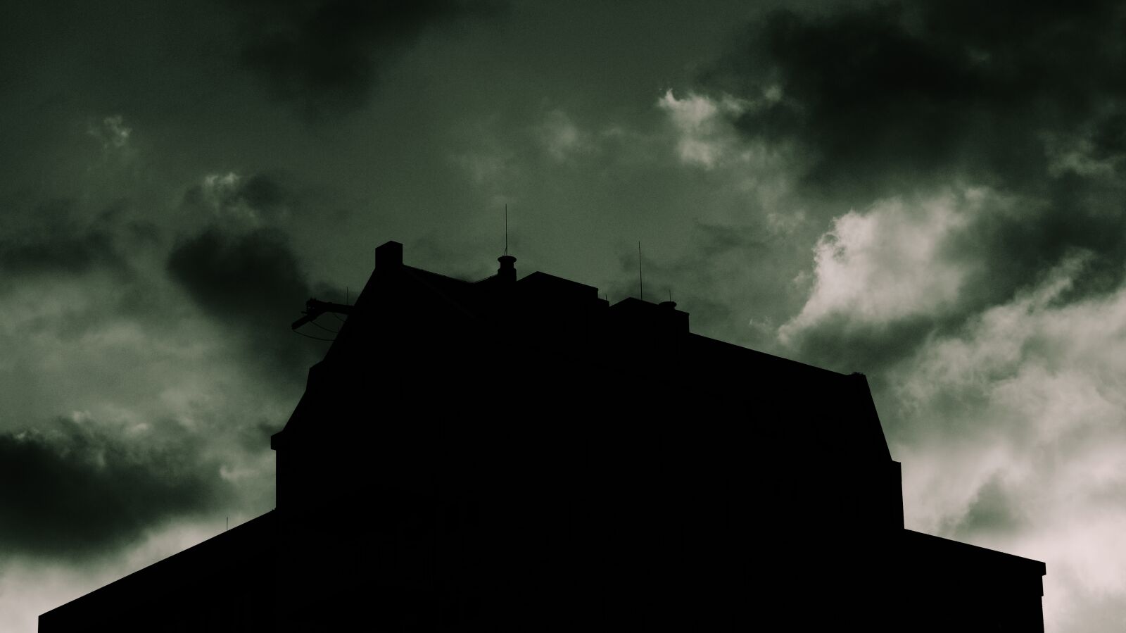 Sony SLT-A58 sample photo. Clouds, creepy, flat photography