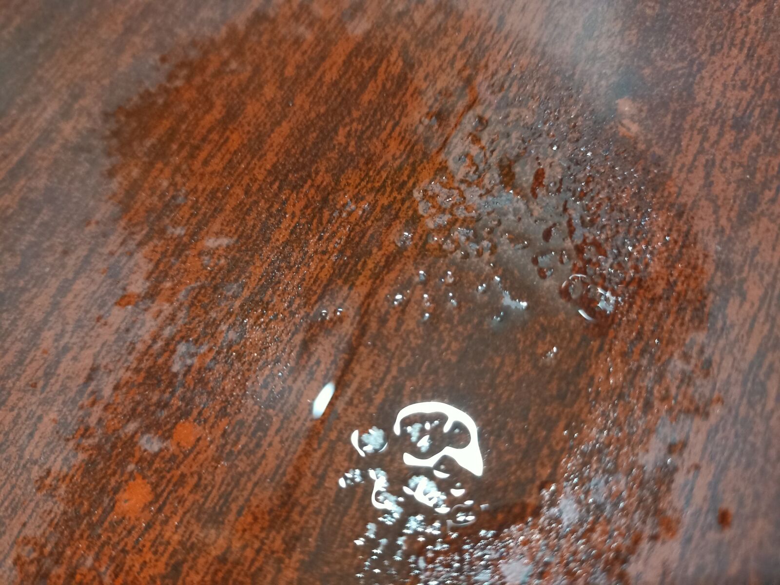 OPPO F15 sample photo. Wet, wet desk, sprayed photography