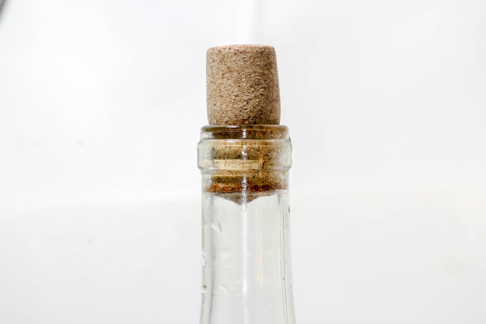 Canon EOS 1200D (EOS Rebel T5 / EOS Kiss X70 / EOS Hi) sample photo. Glass, cork, bottle photography