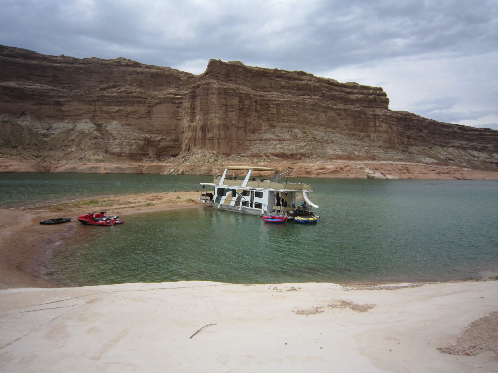 Canon PowerShot SD980 IS (Digital IXUS 200 IS / IXY Digital 930 IS) sample photo. Boat, lake, desert photography