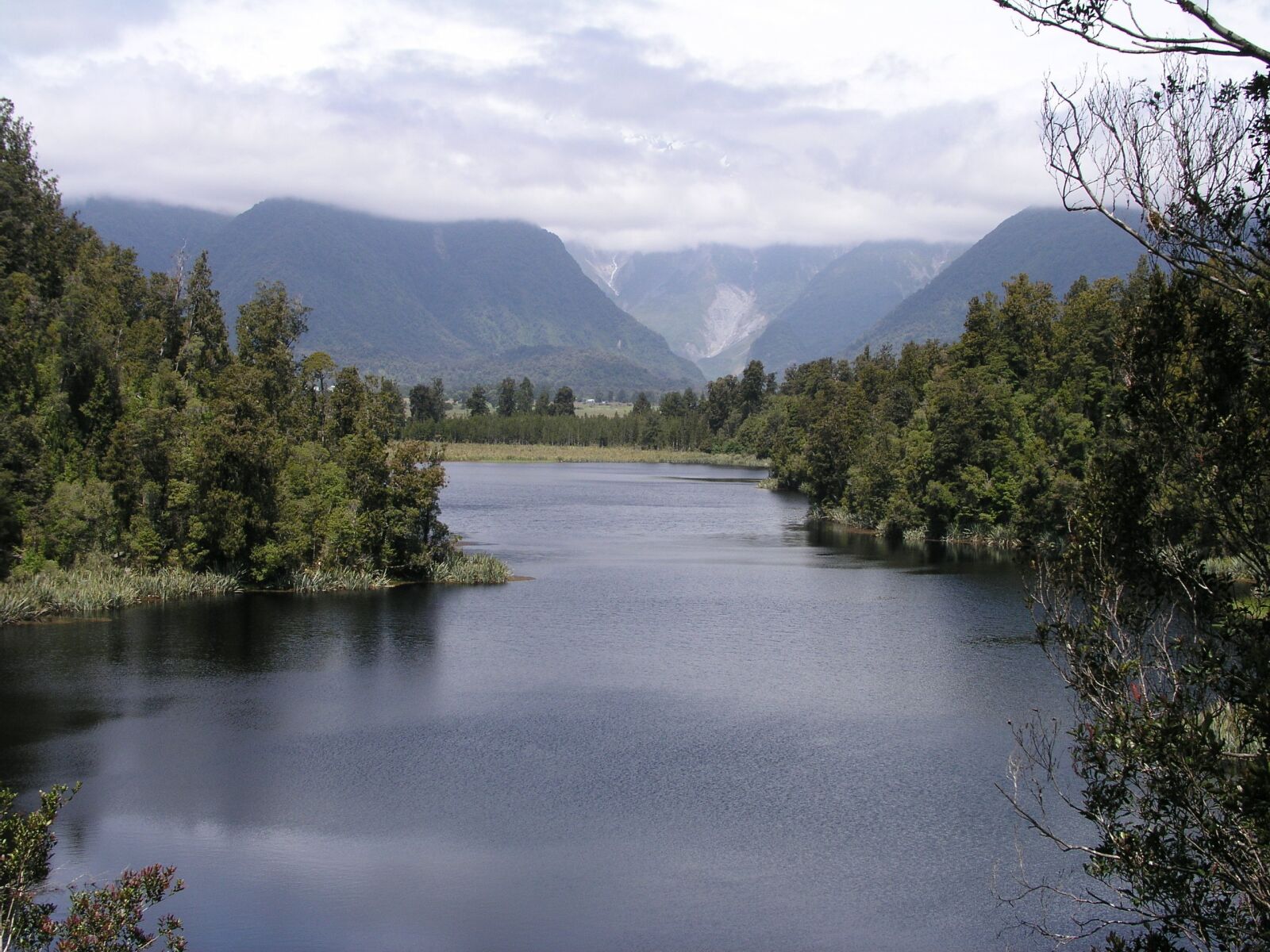 Olympus C5050Z sample photo. New, zealand, lake matheson photography