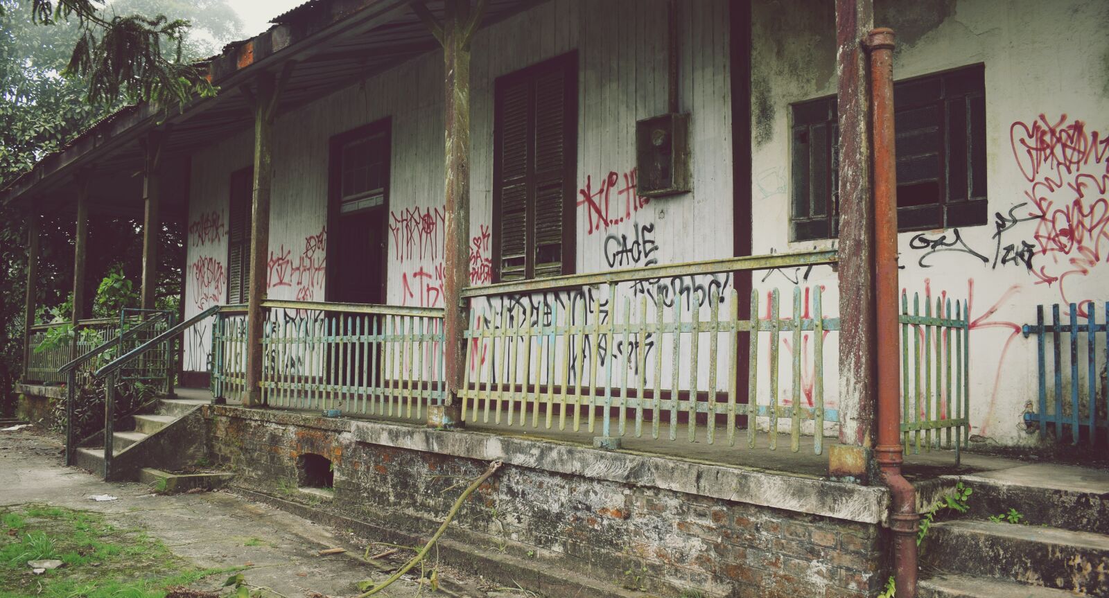 Nikon D5300 sample photo. Home, destruction, house destroyed photography