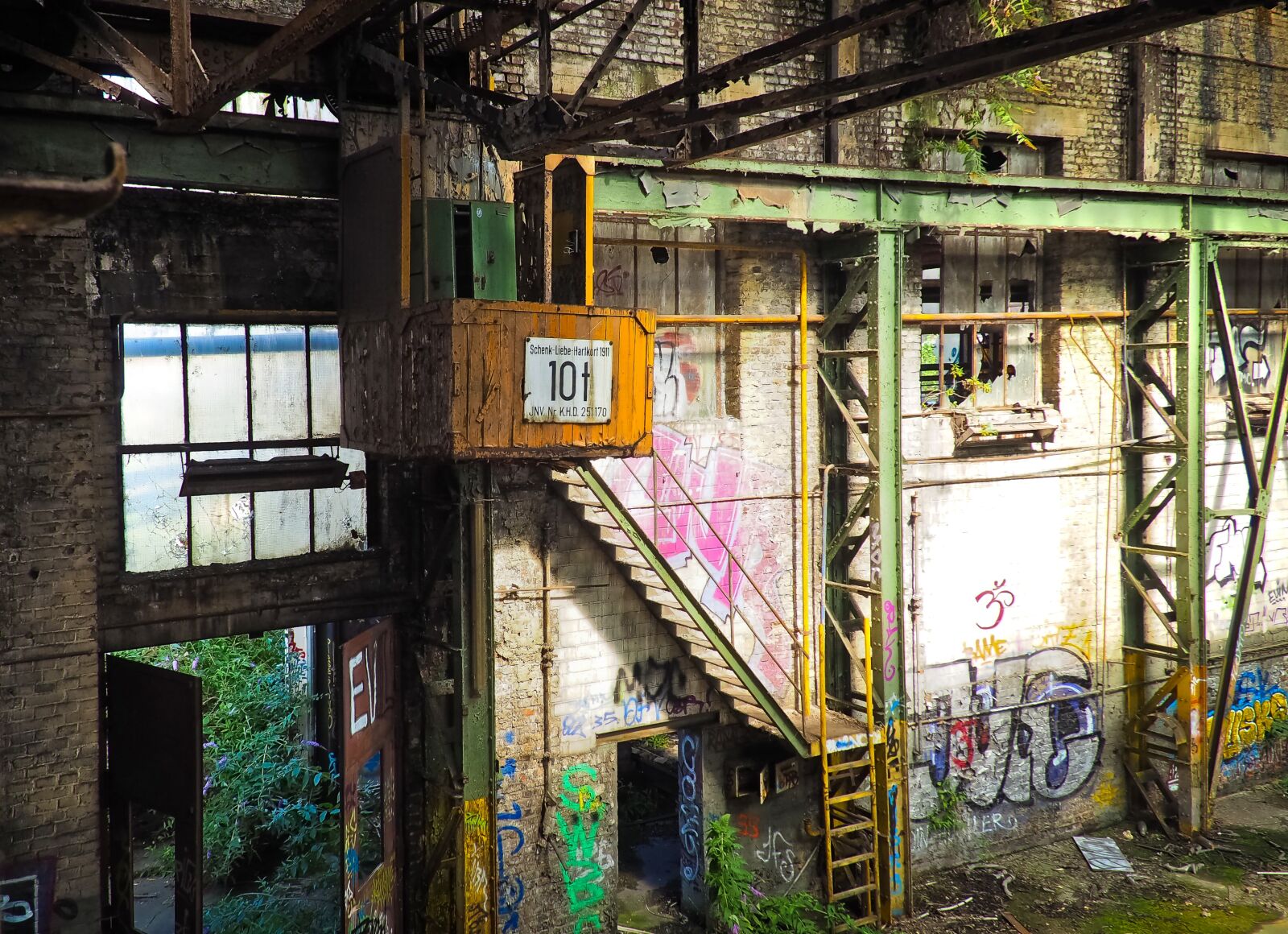 Olympus OM-D E-M10 sample photo. Lost places, rooms, abandoned photography