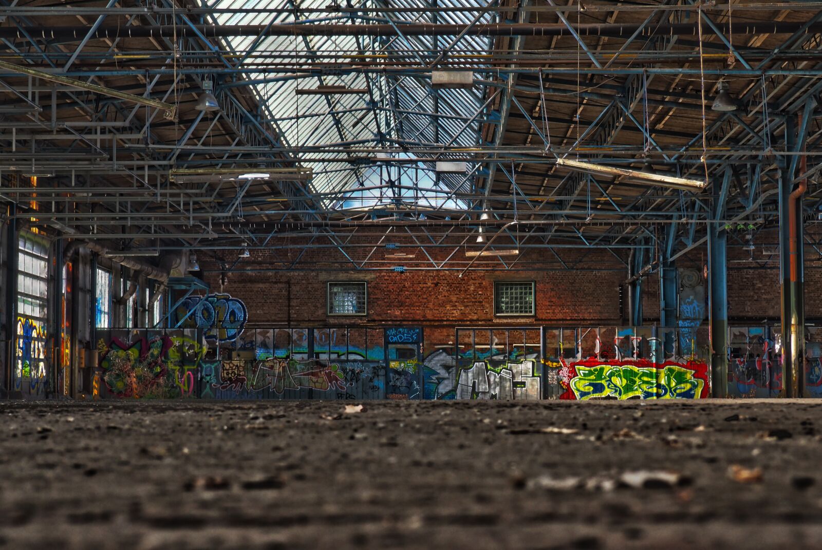 Olympus OM-D E-M10 sample photo. Lost places, hall, pforphoto photography